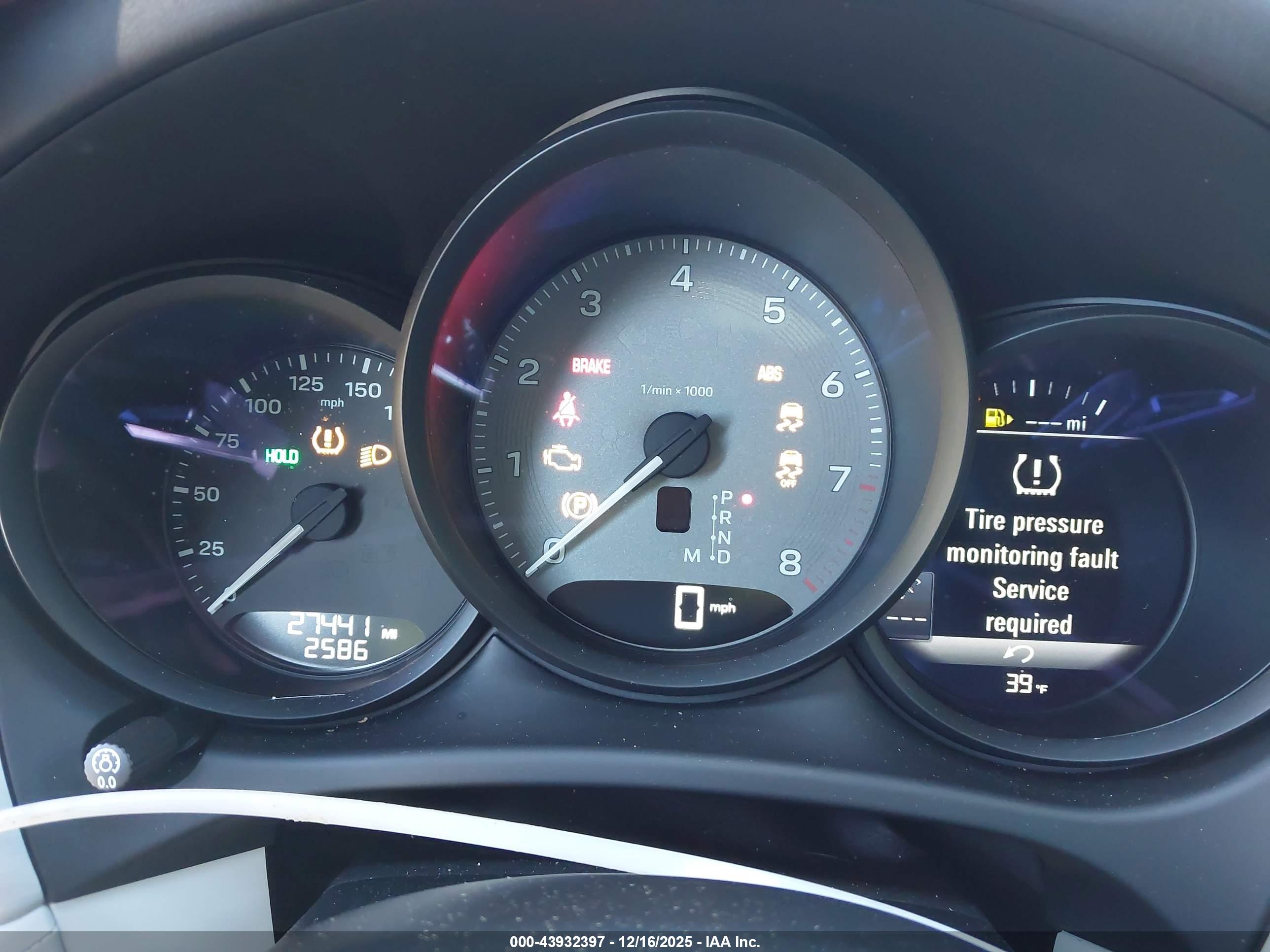 PORSCHE MACAN image 7