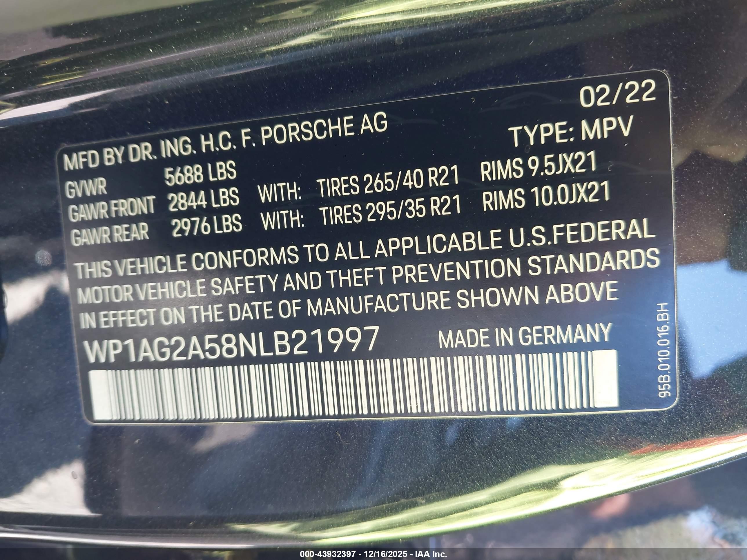 PORSCHE MACAN image 9