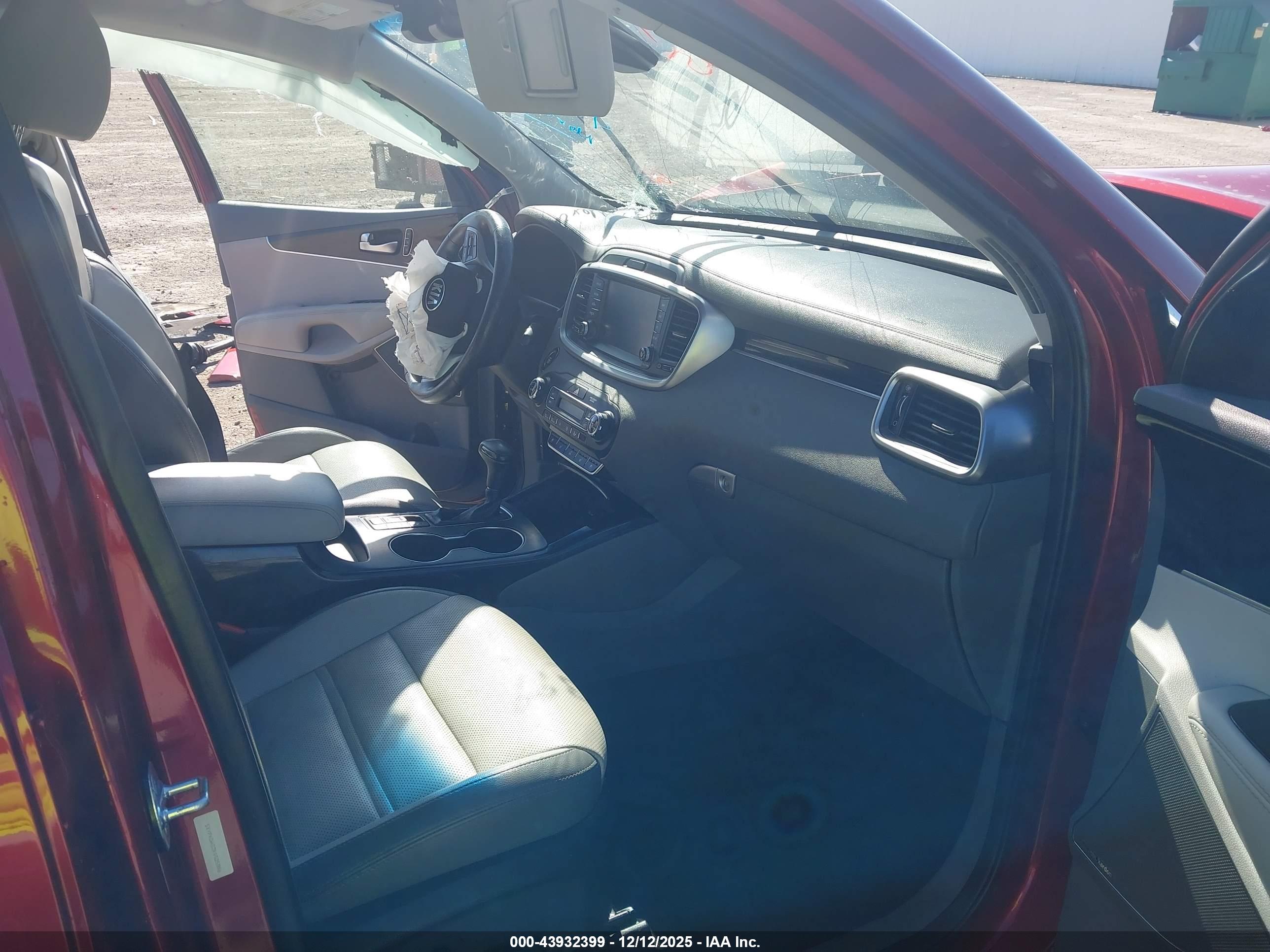 KIA SORENTO image 5
