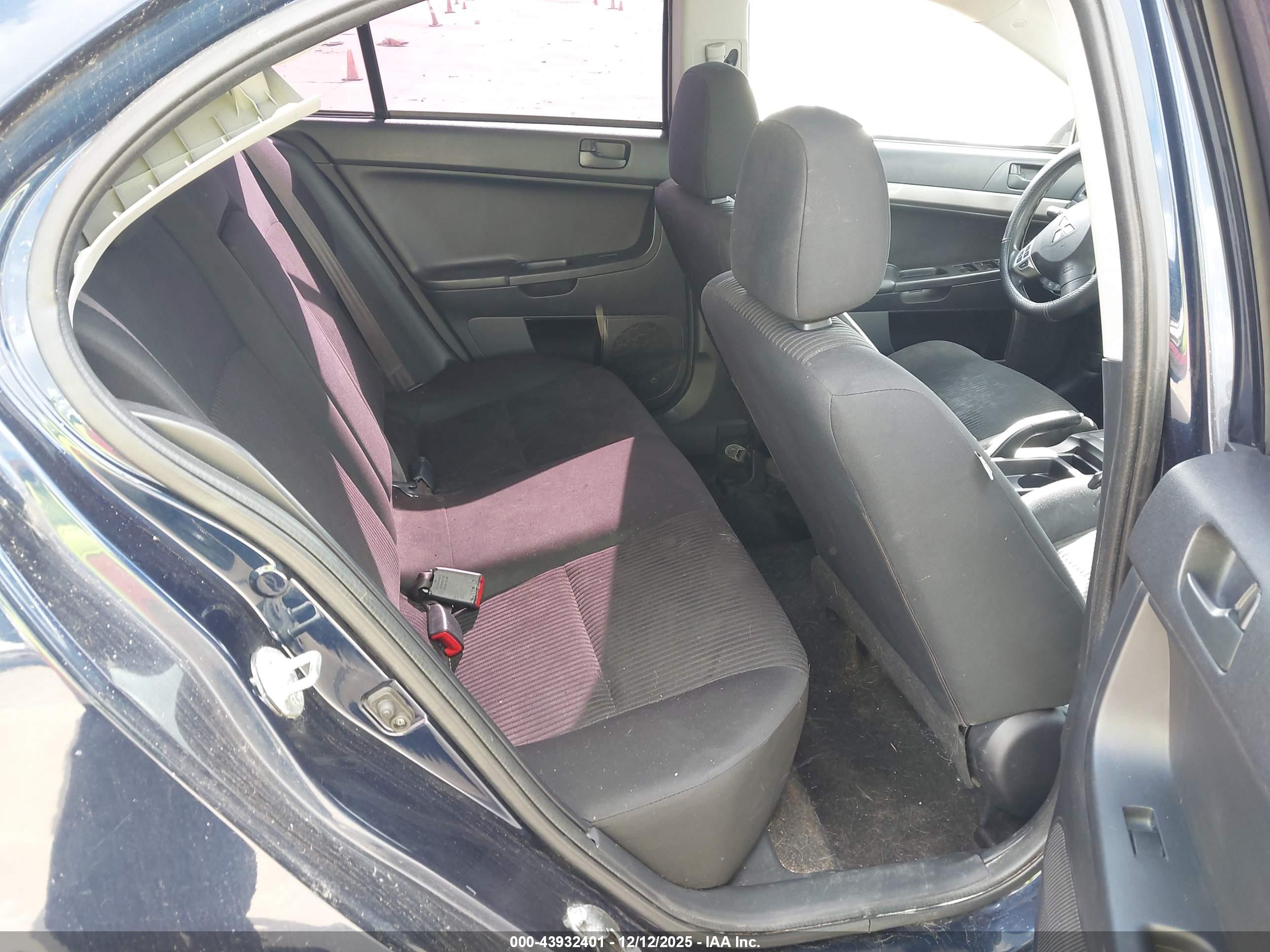 MITSUBISHI LANCER image 8