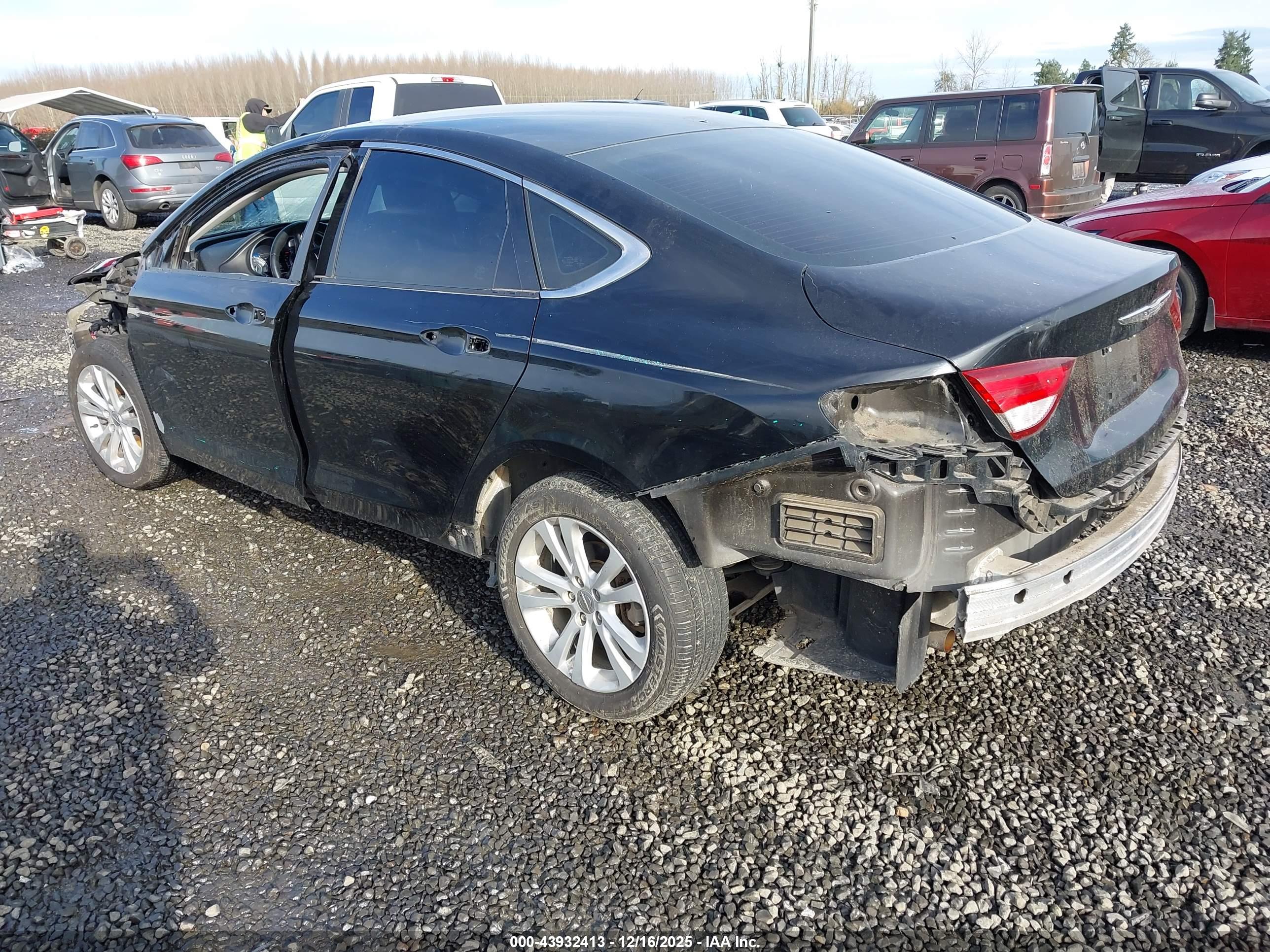 CHRYSLER 200 image 3