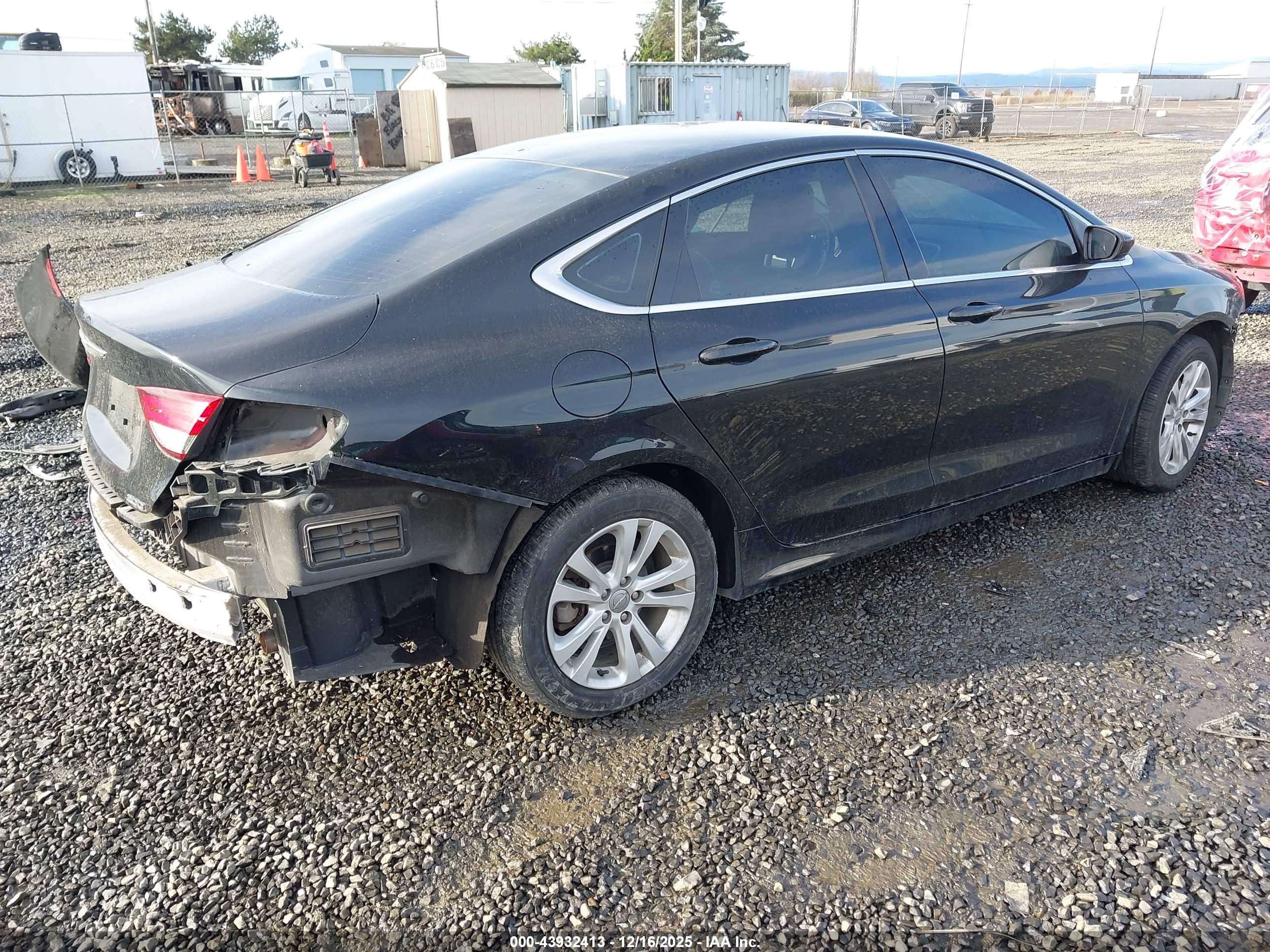 CHRYSLER 200 image 4