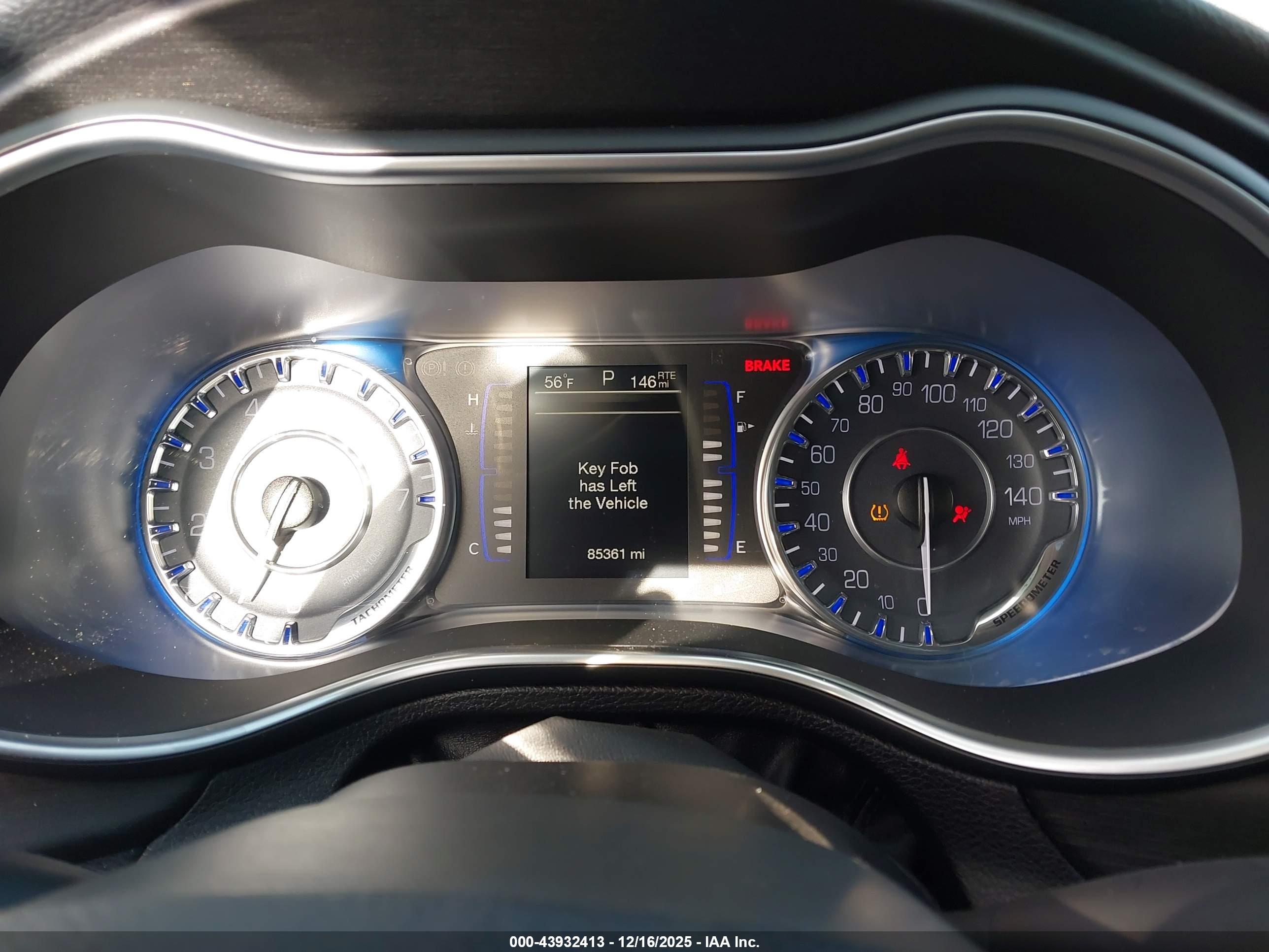CHRYSLER 200 image 7