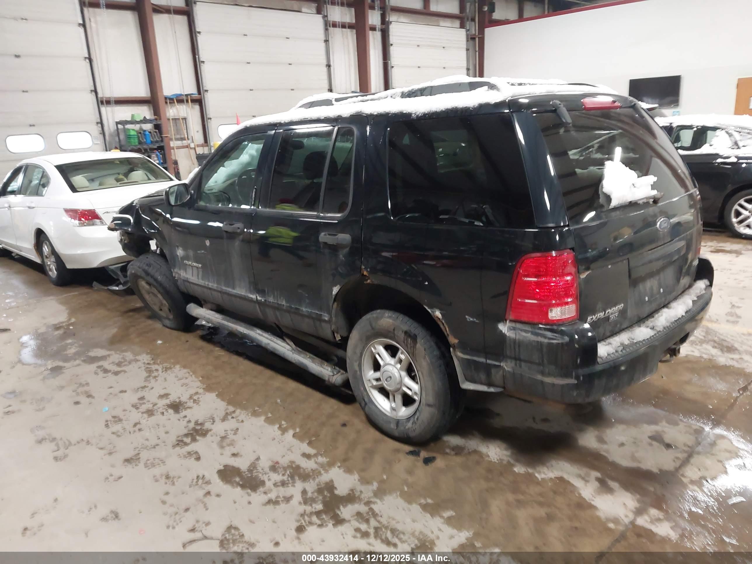 FORD EXPLORER image 3