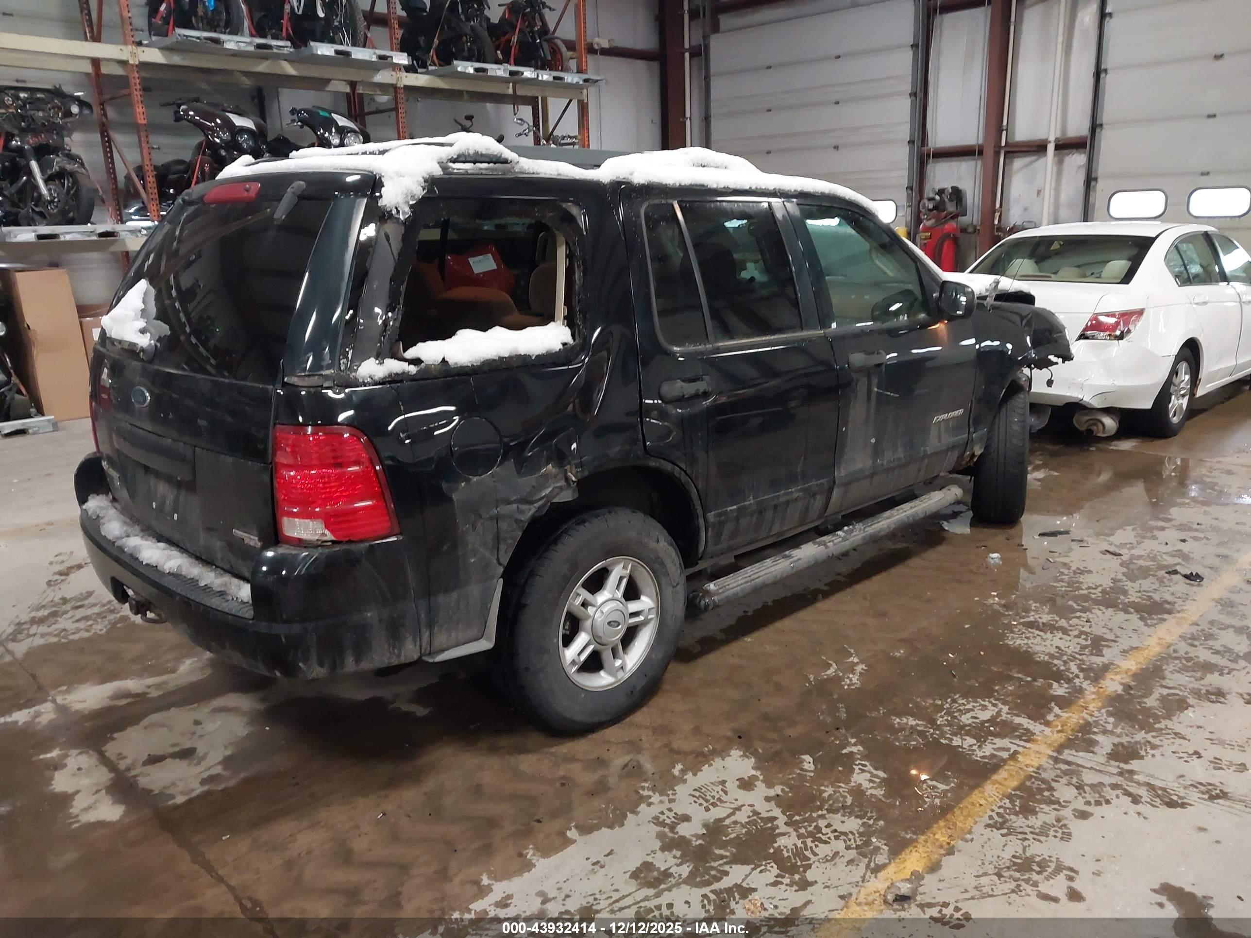 FORD EXPLORER image 4