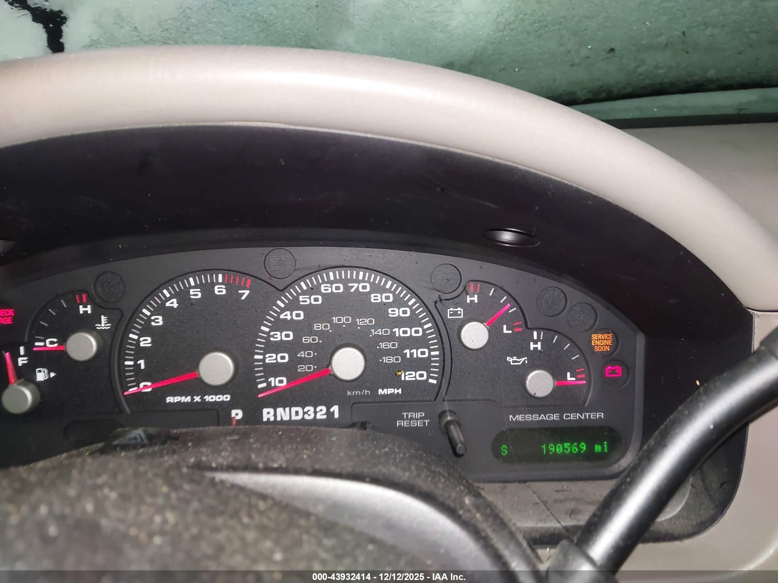 FORD EXPLORER image 7