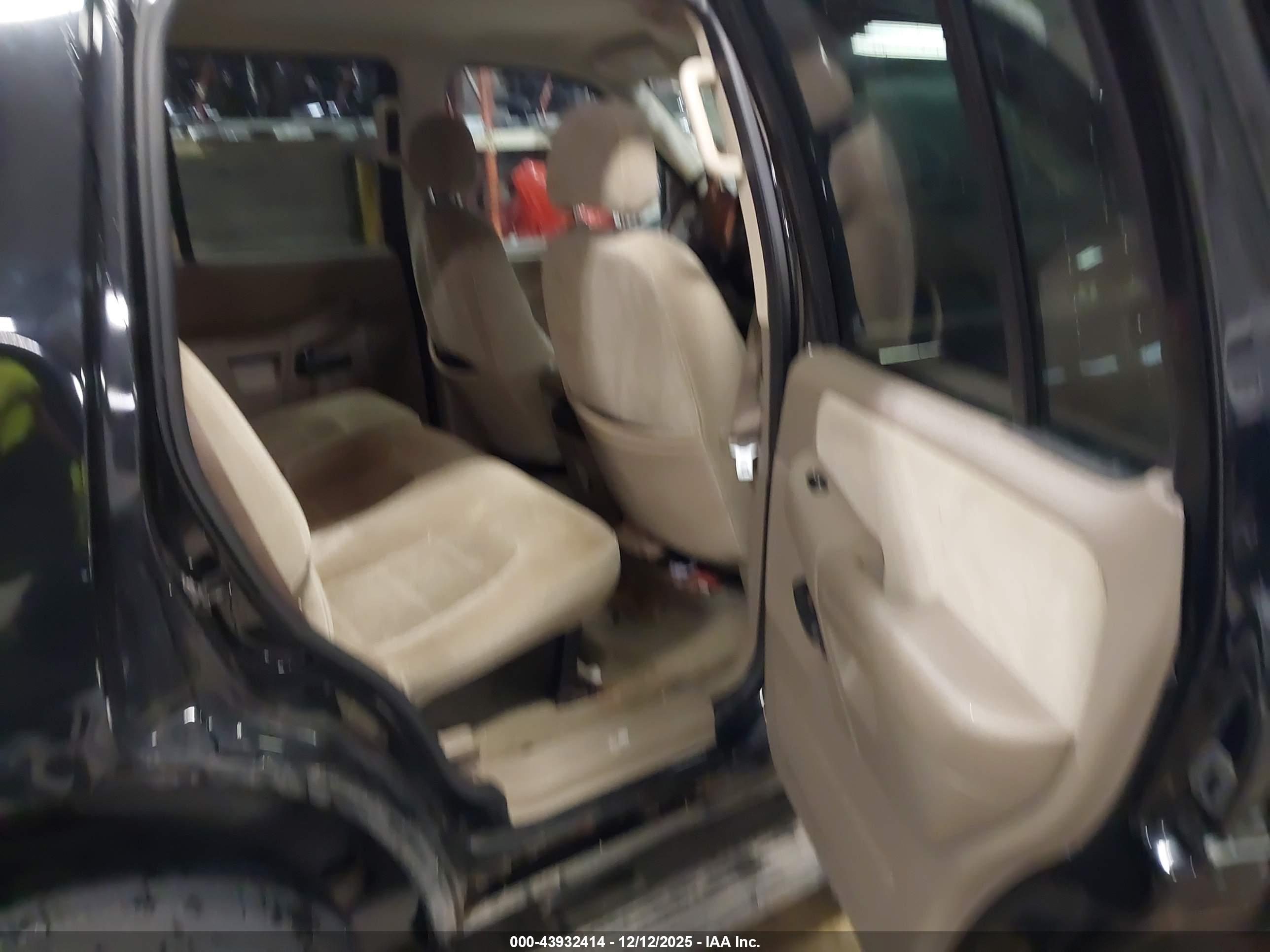 FORD EXPLORER image 8