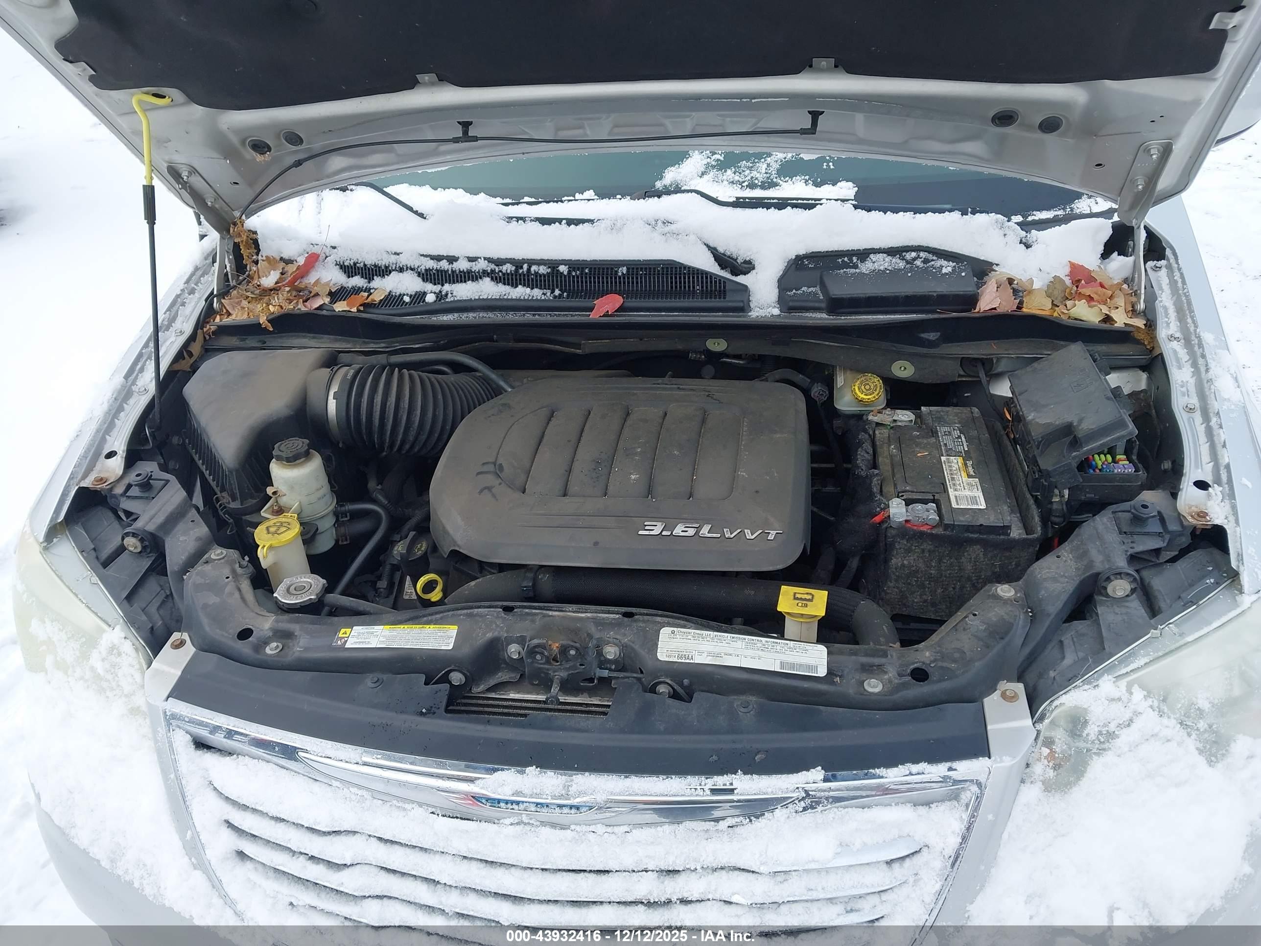 CHRYSLER TOWN image 10