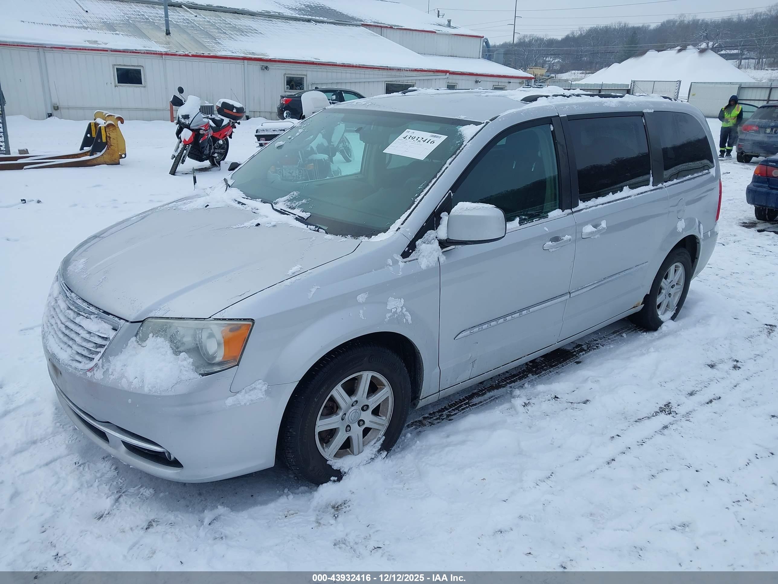 CHRYSLER TOWN image 2