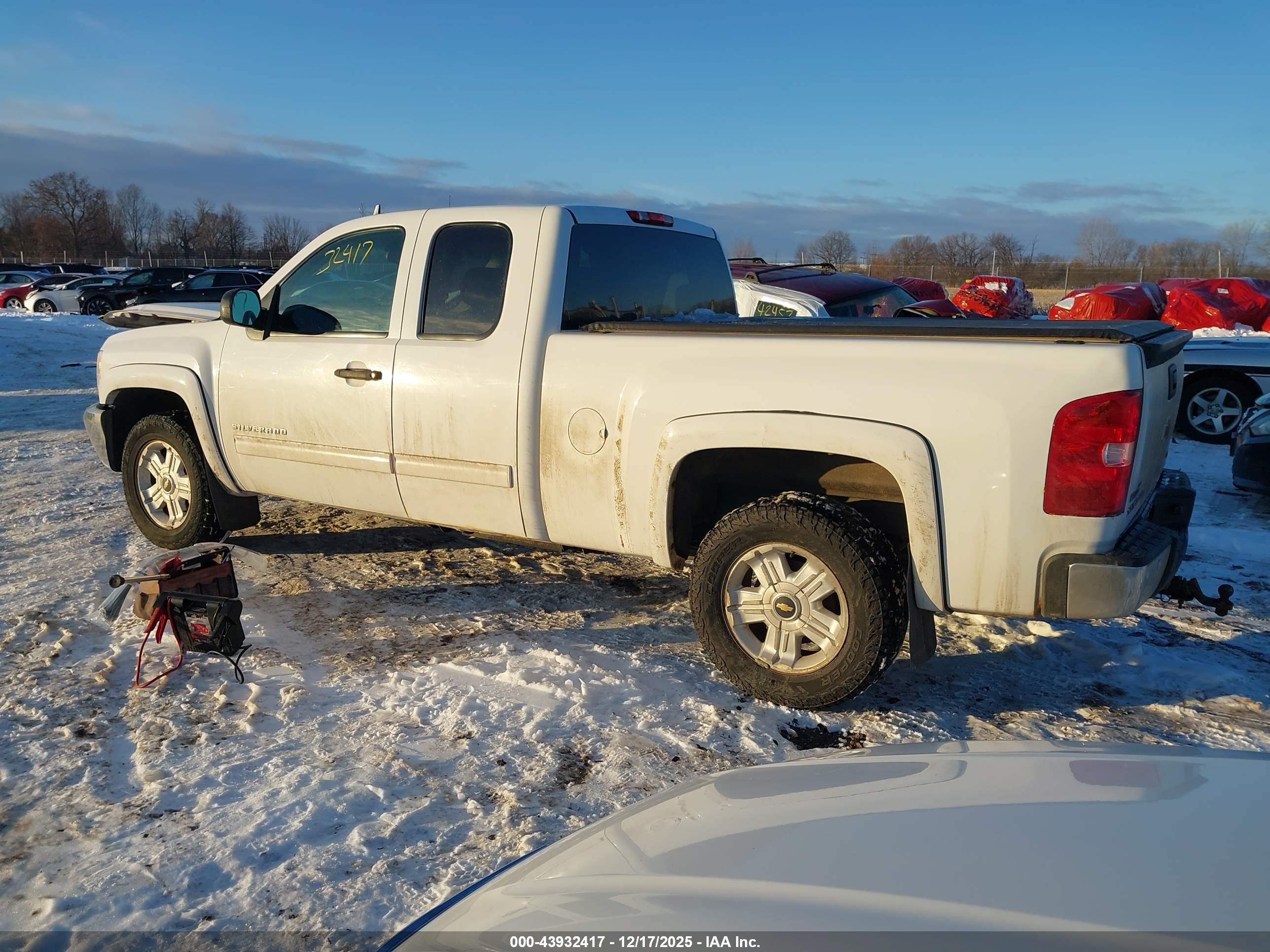 CHEVROLET SILVERADO image 3