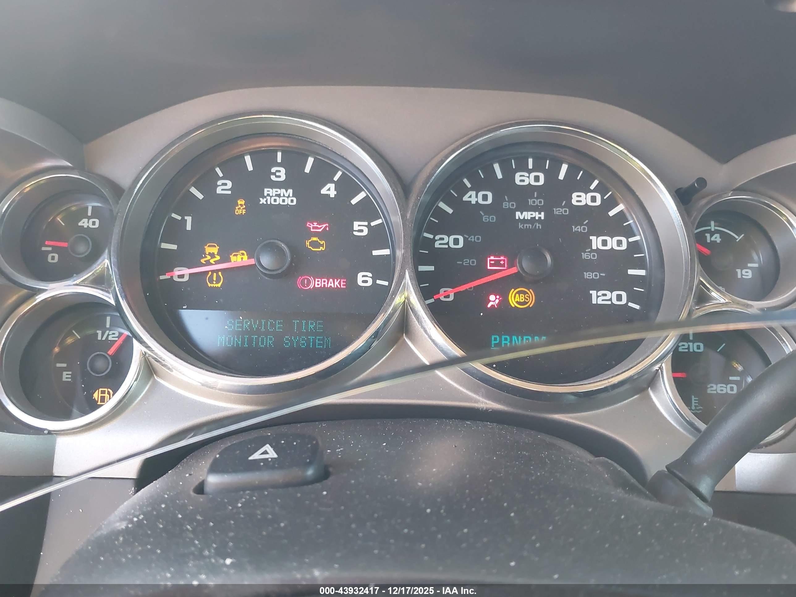 CHEVROLET SILVERADO image 7