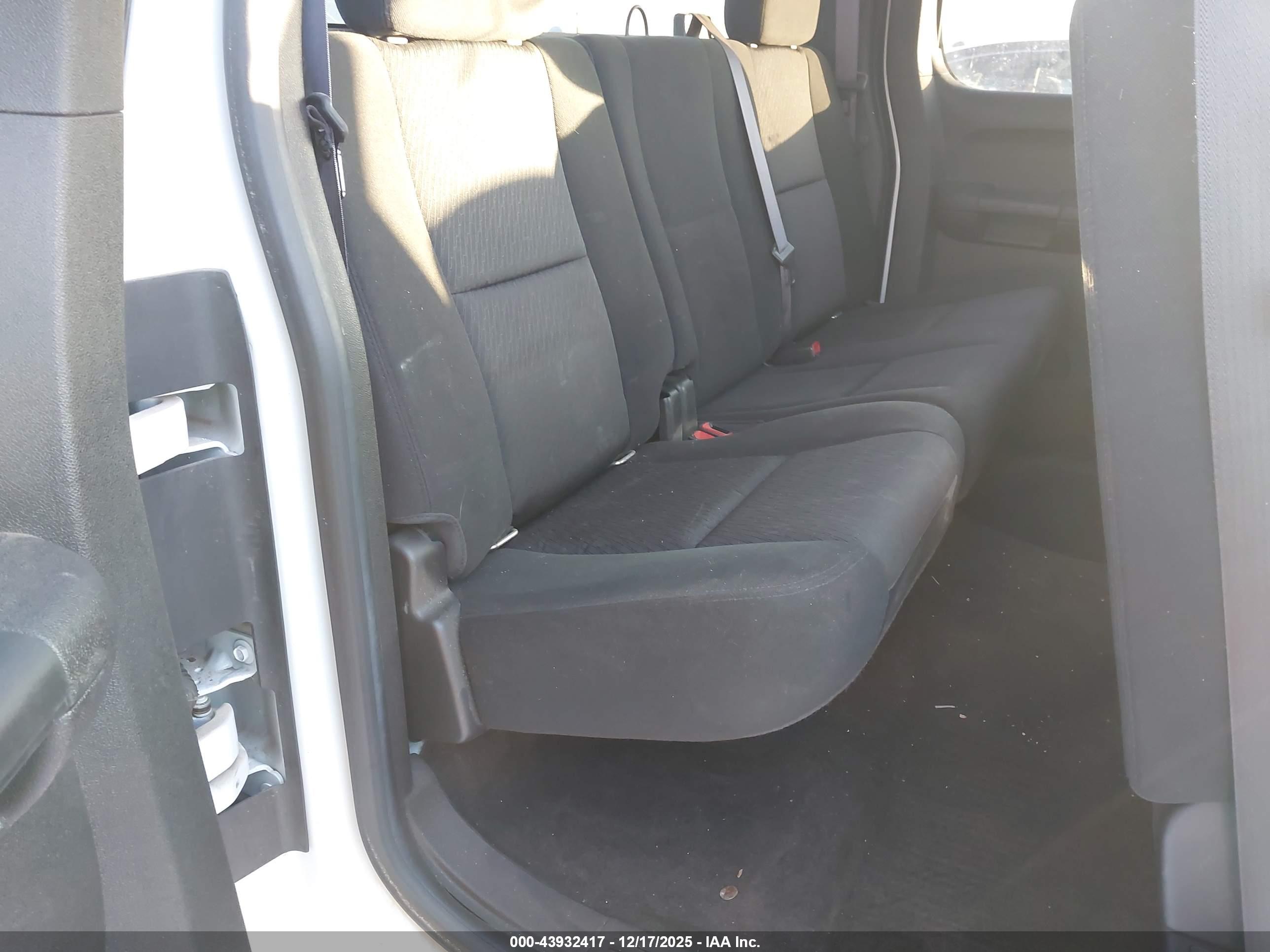 CHEVROLET SILVERADO image 8