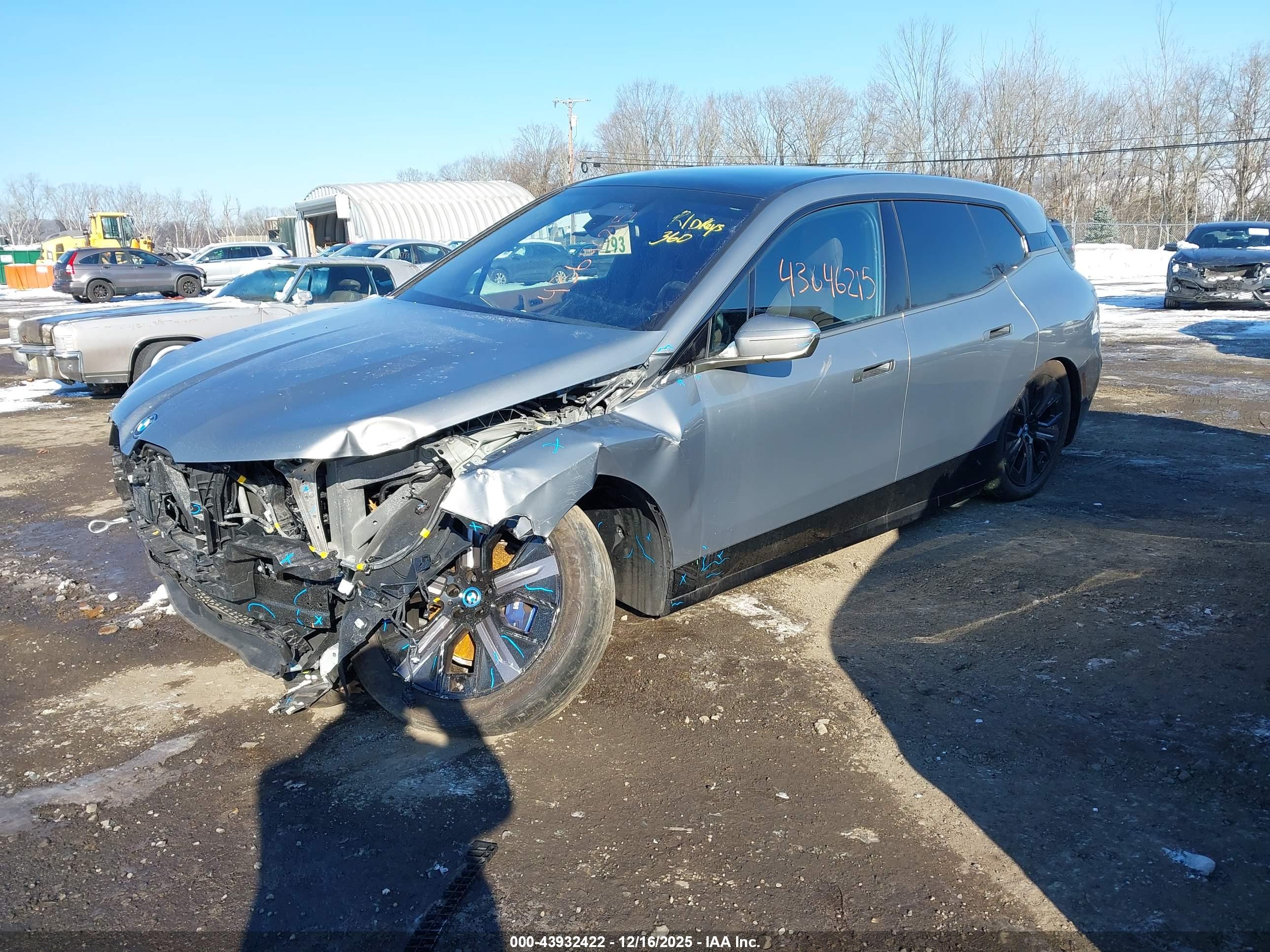 BMW IX image 2
