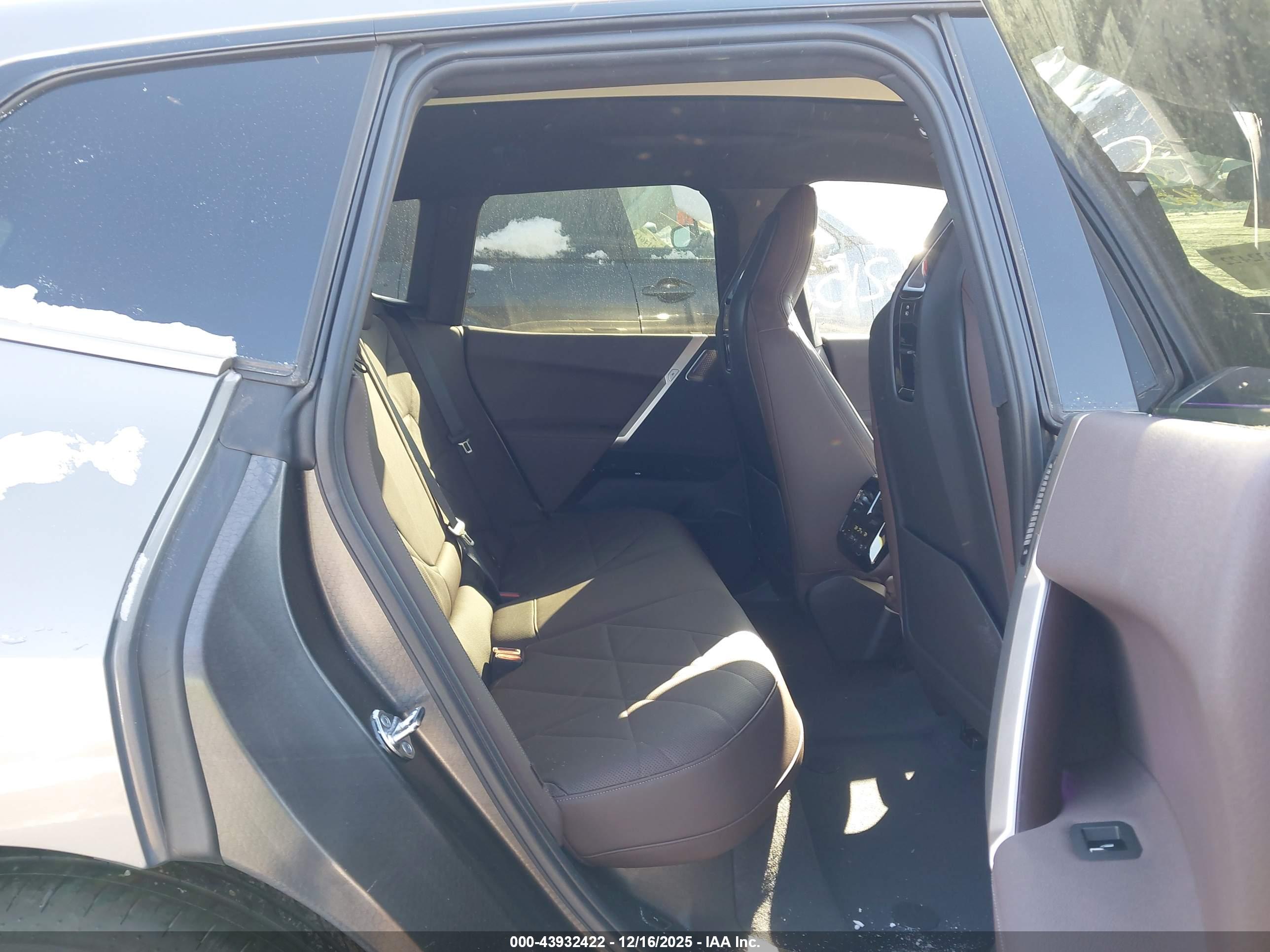 BMW IX image 8