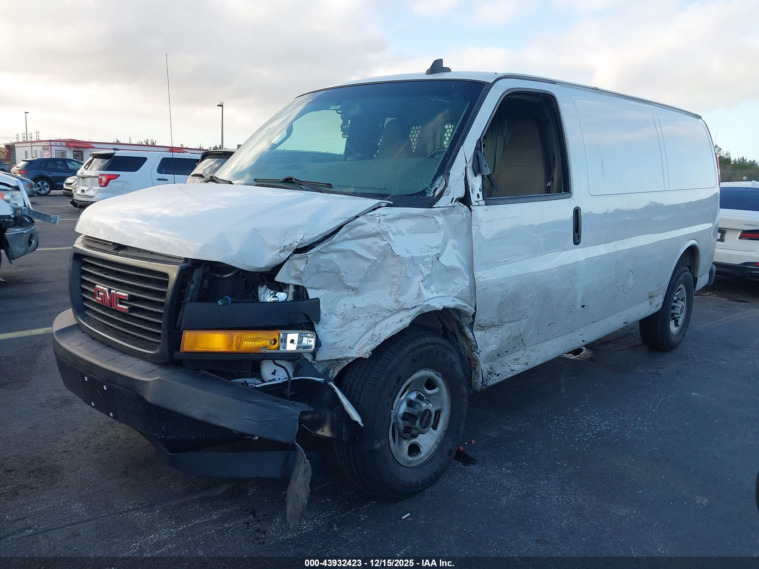 GMC SAVANA image 2