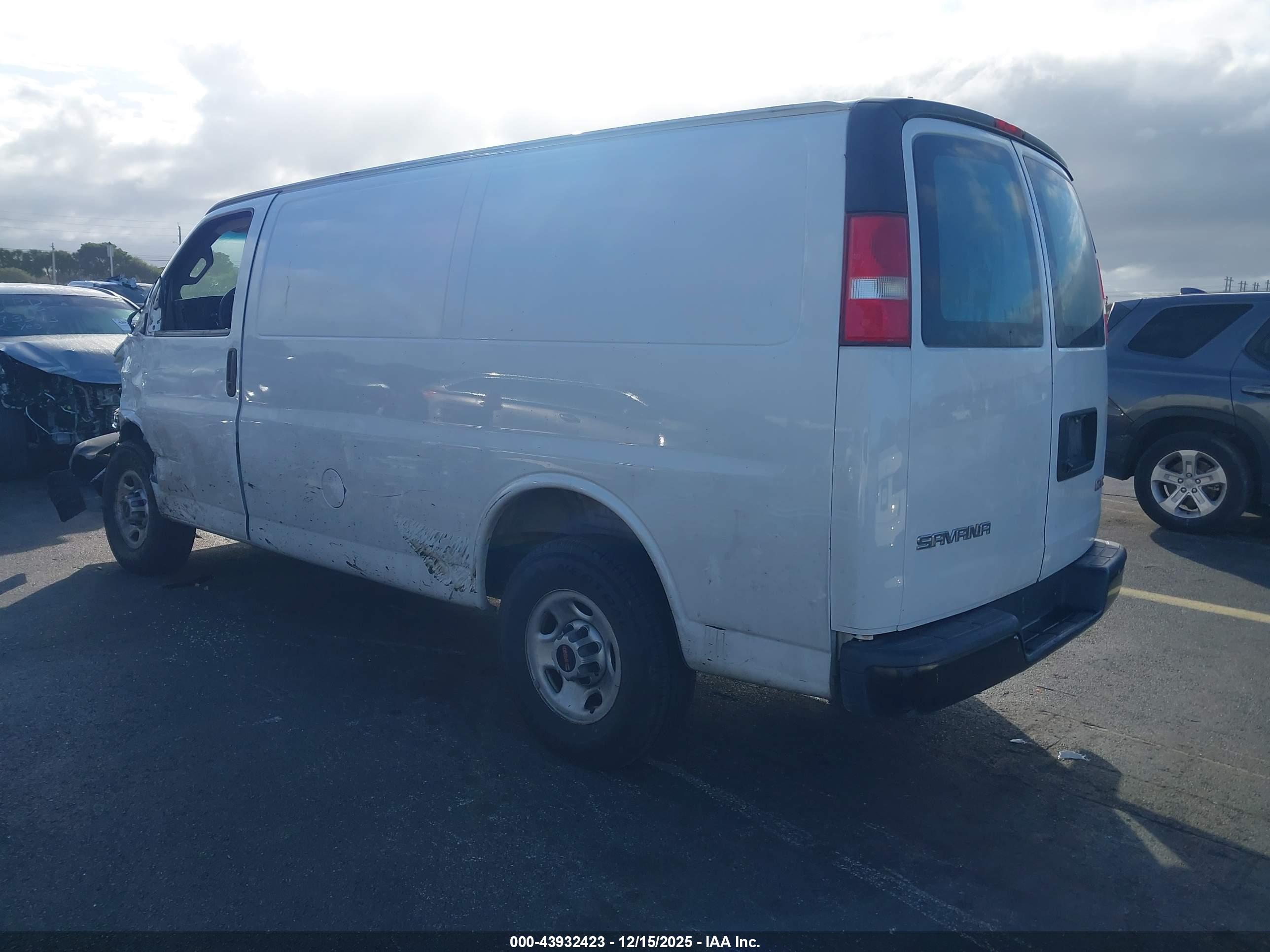 GMC SAVANA image 3