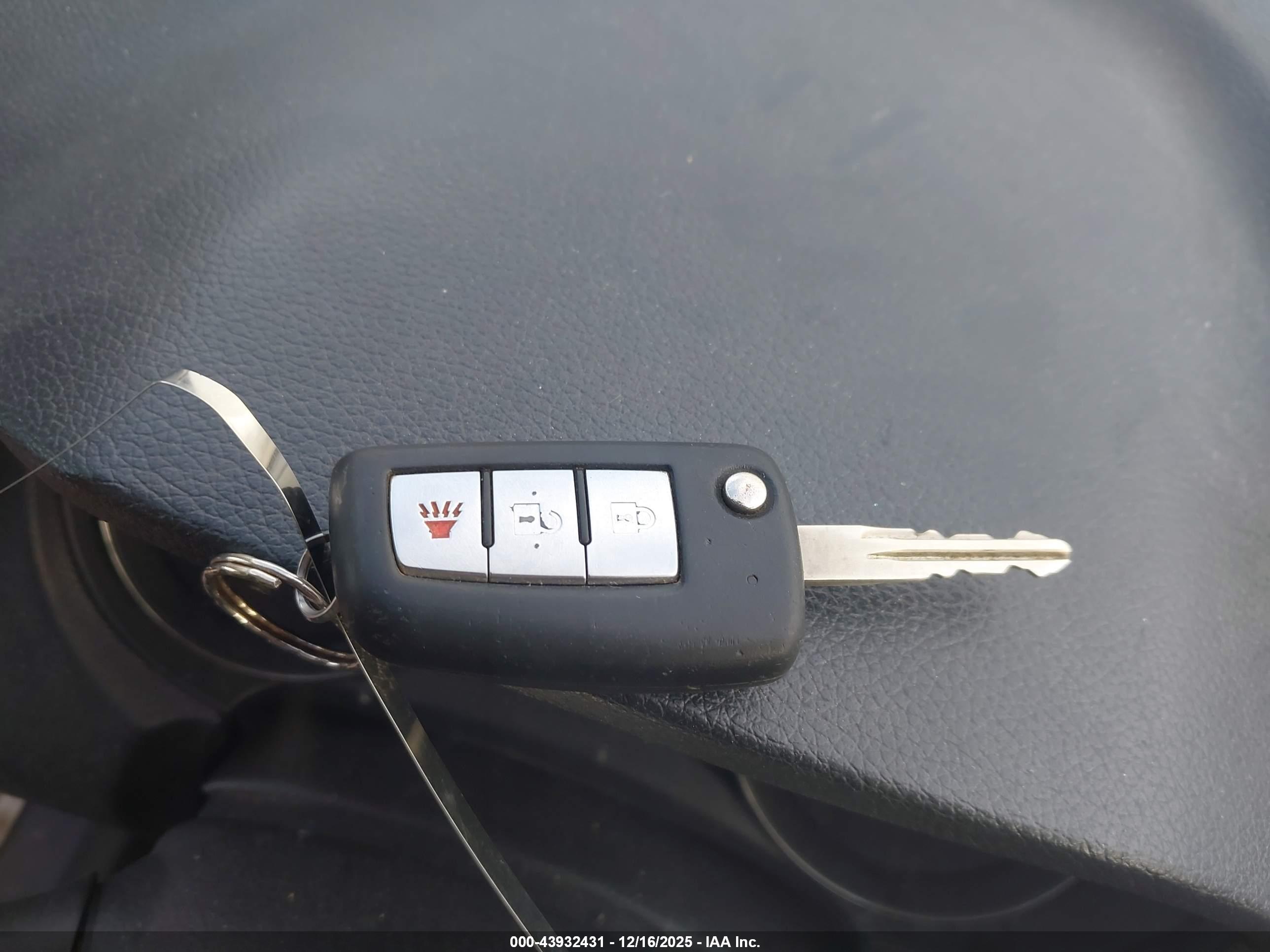 NISSAN ROGUE image 11