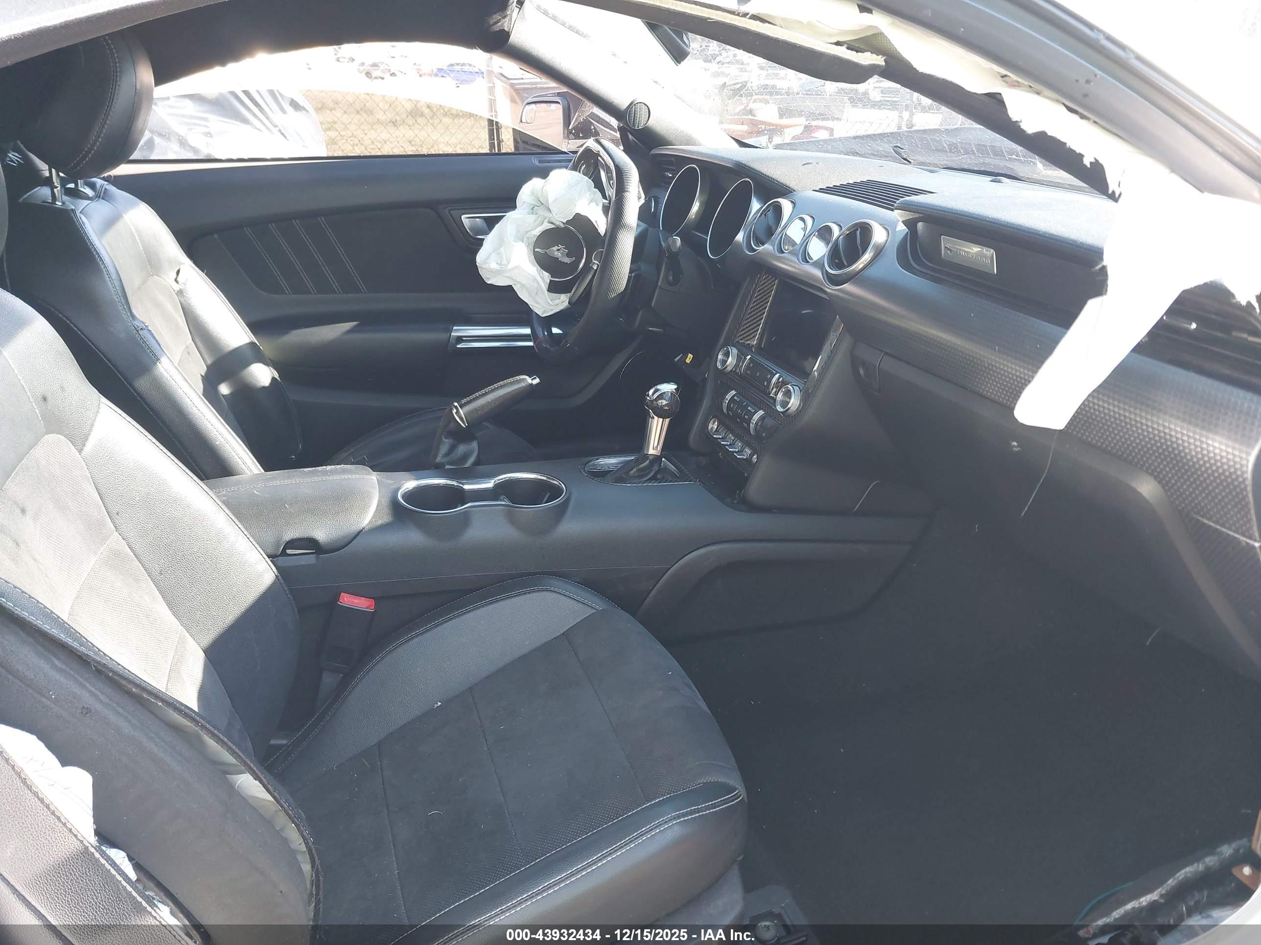FORD MUSTANG image 5