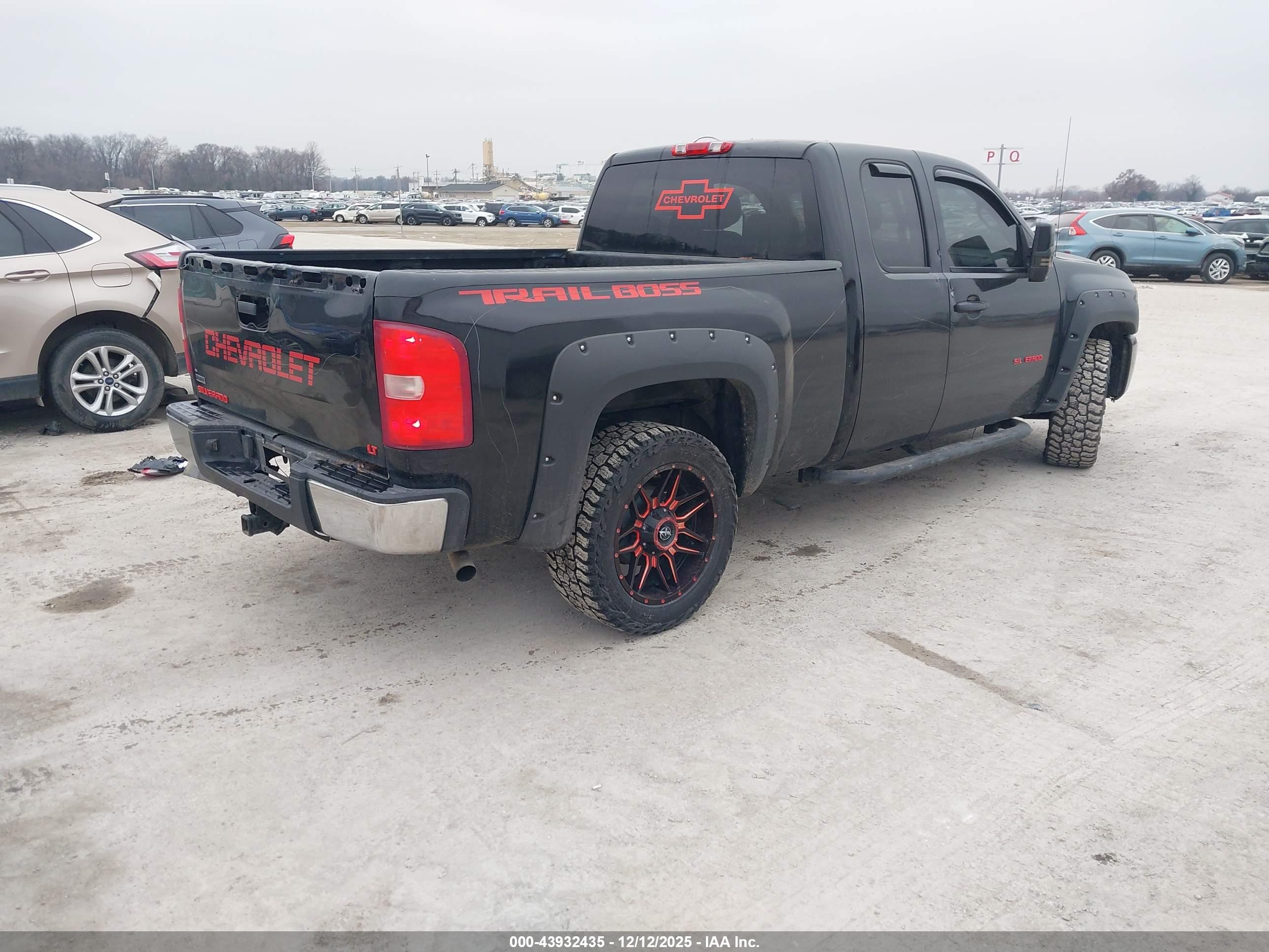 CHEVROLET SILVERADO image 4