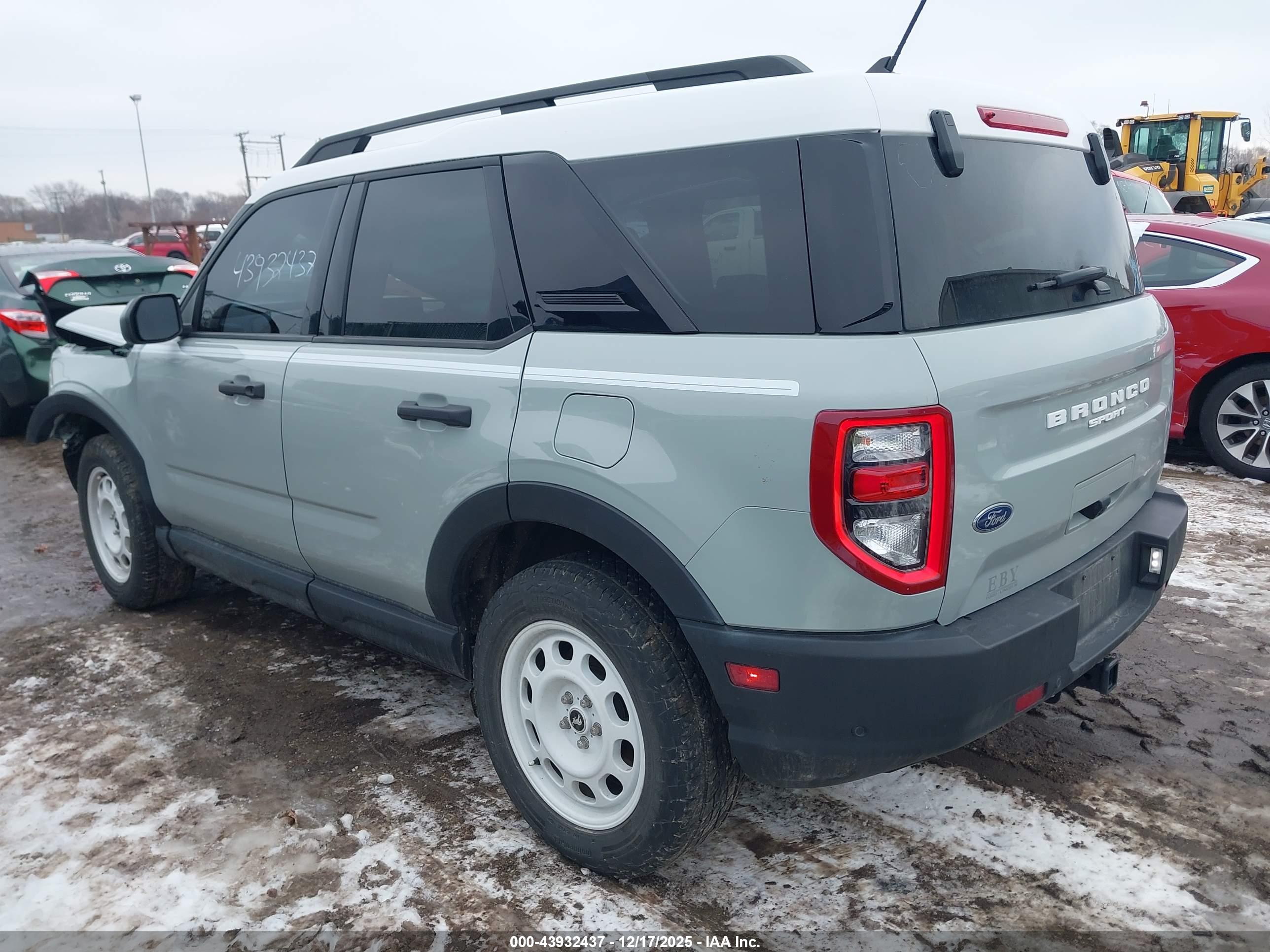 FORD BRONCO image 3