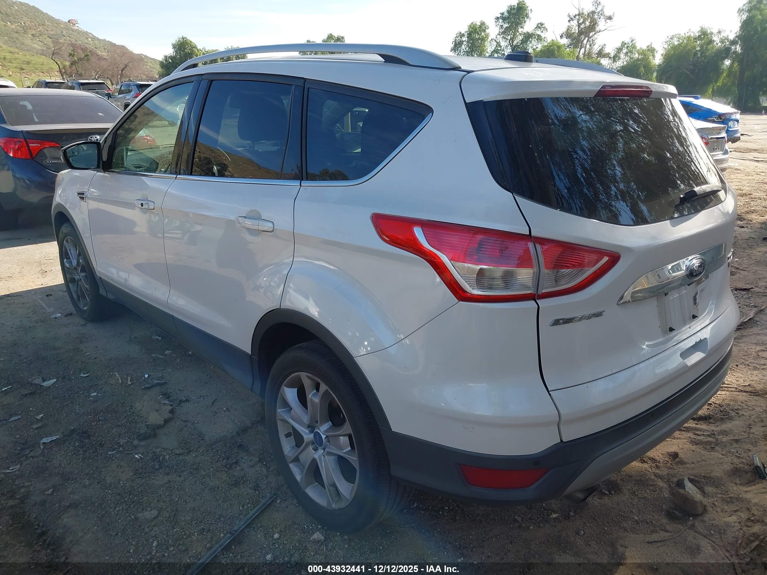 FORD ESCAPE image 3