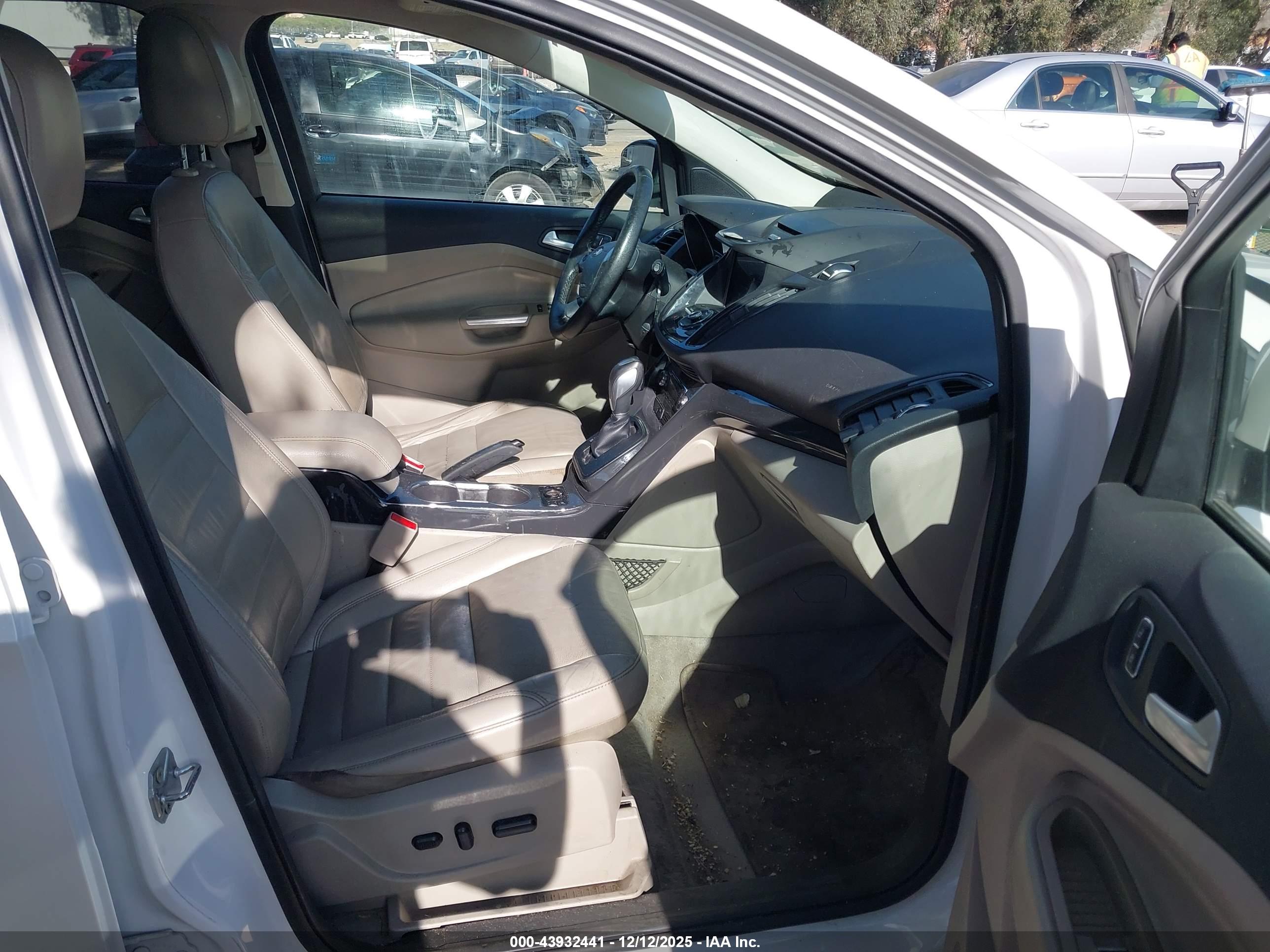 FORD ESCAPE image 5