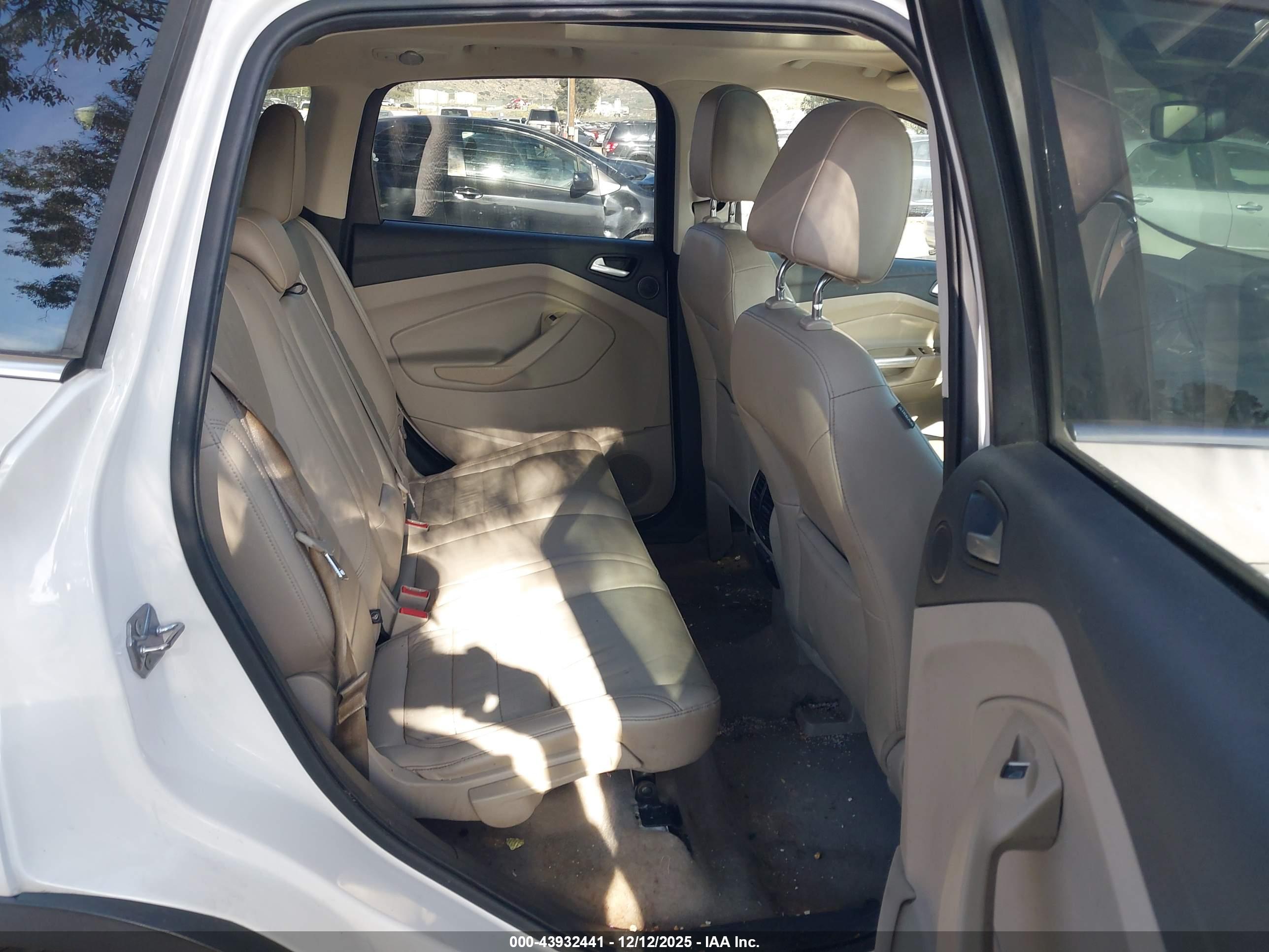 FORD ESCAPE image 8