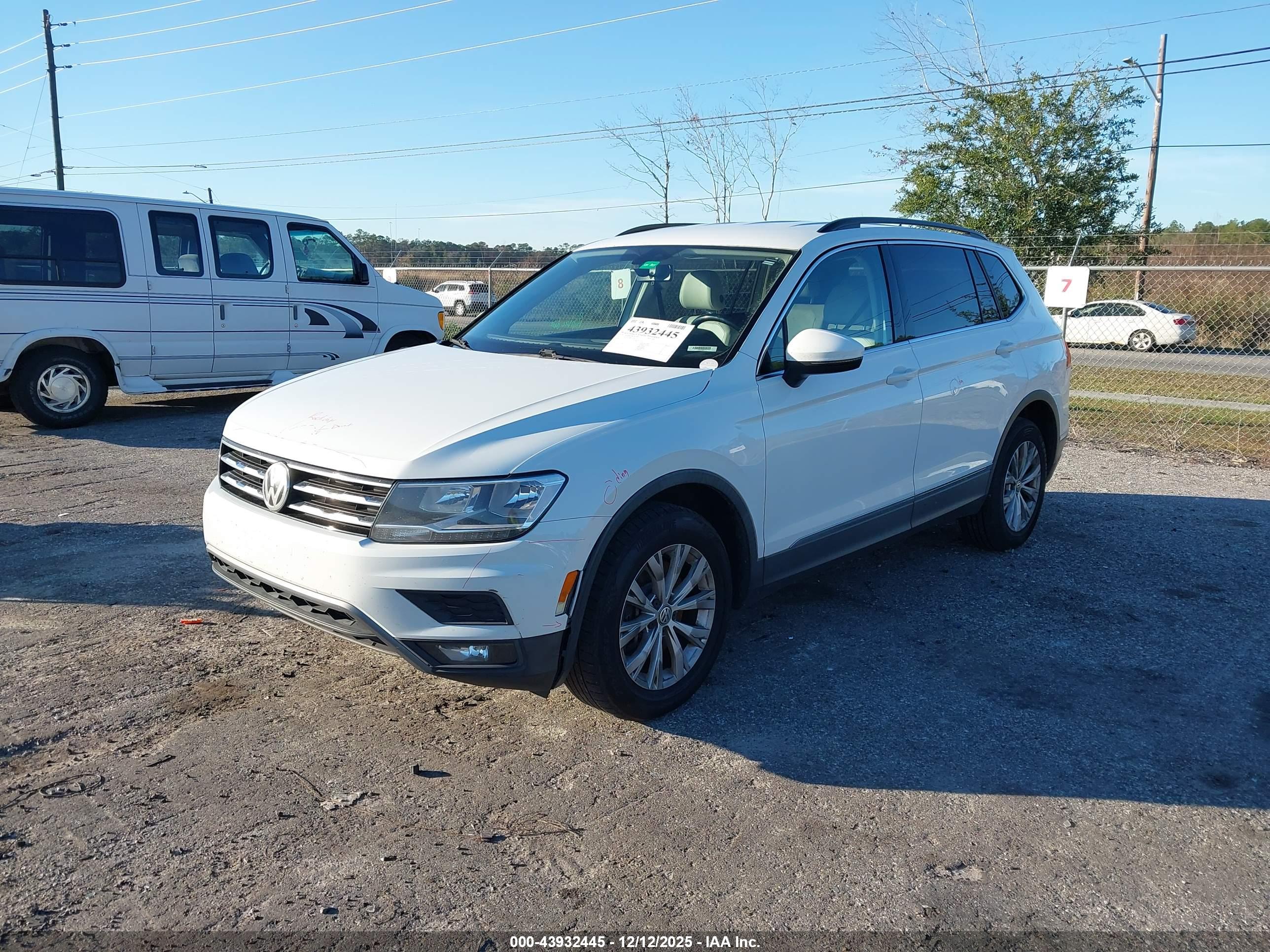 VOLKSWAGEN TIGUAN image 2