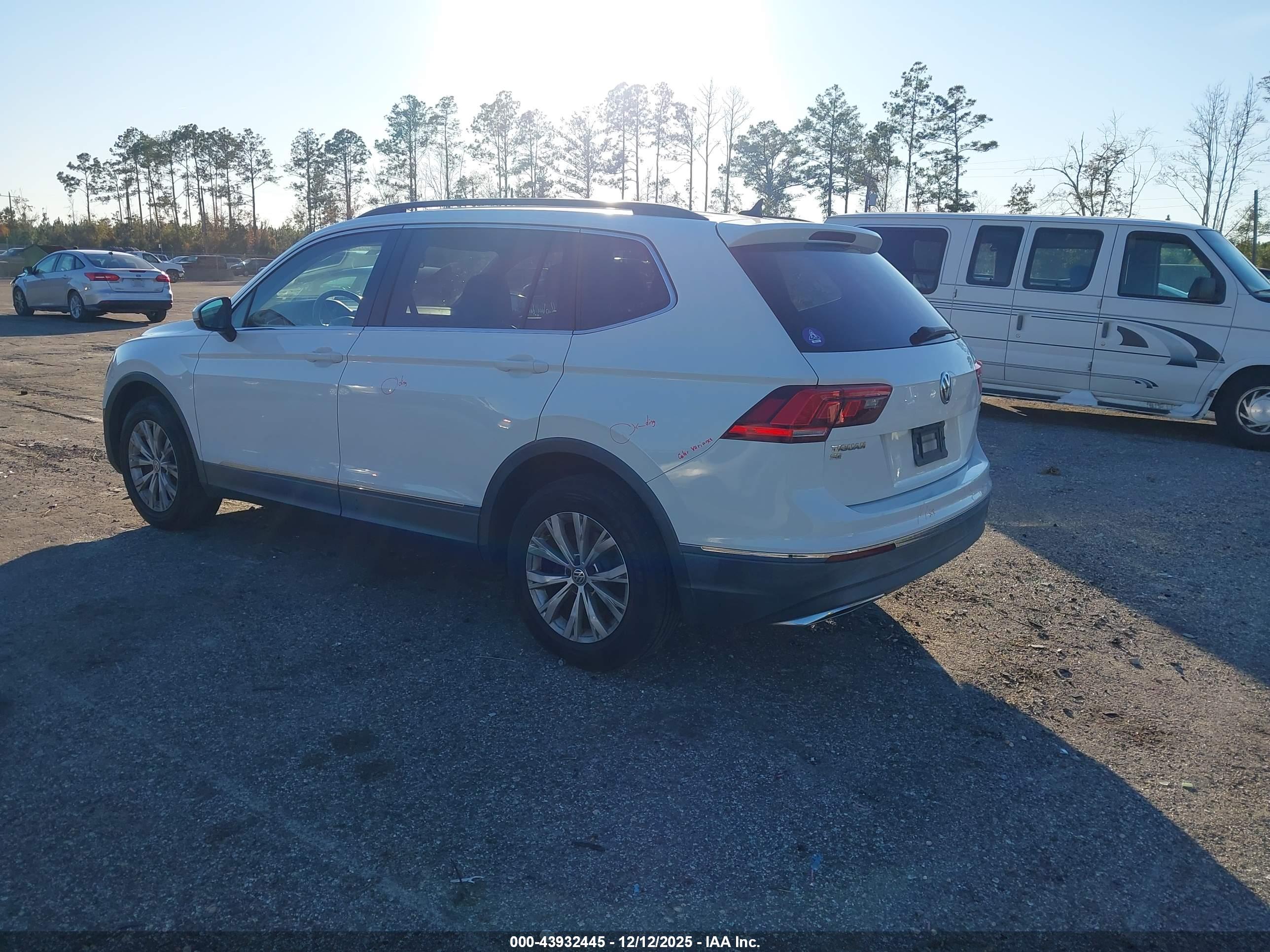 VOLKSWAGEN TIGUAN image 3