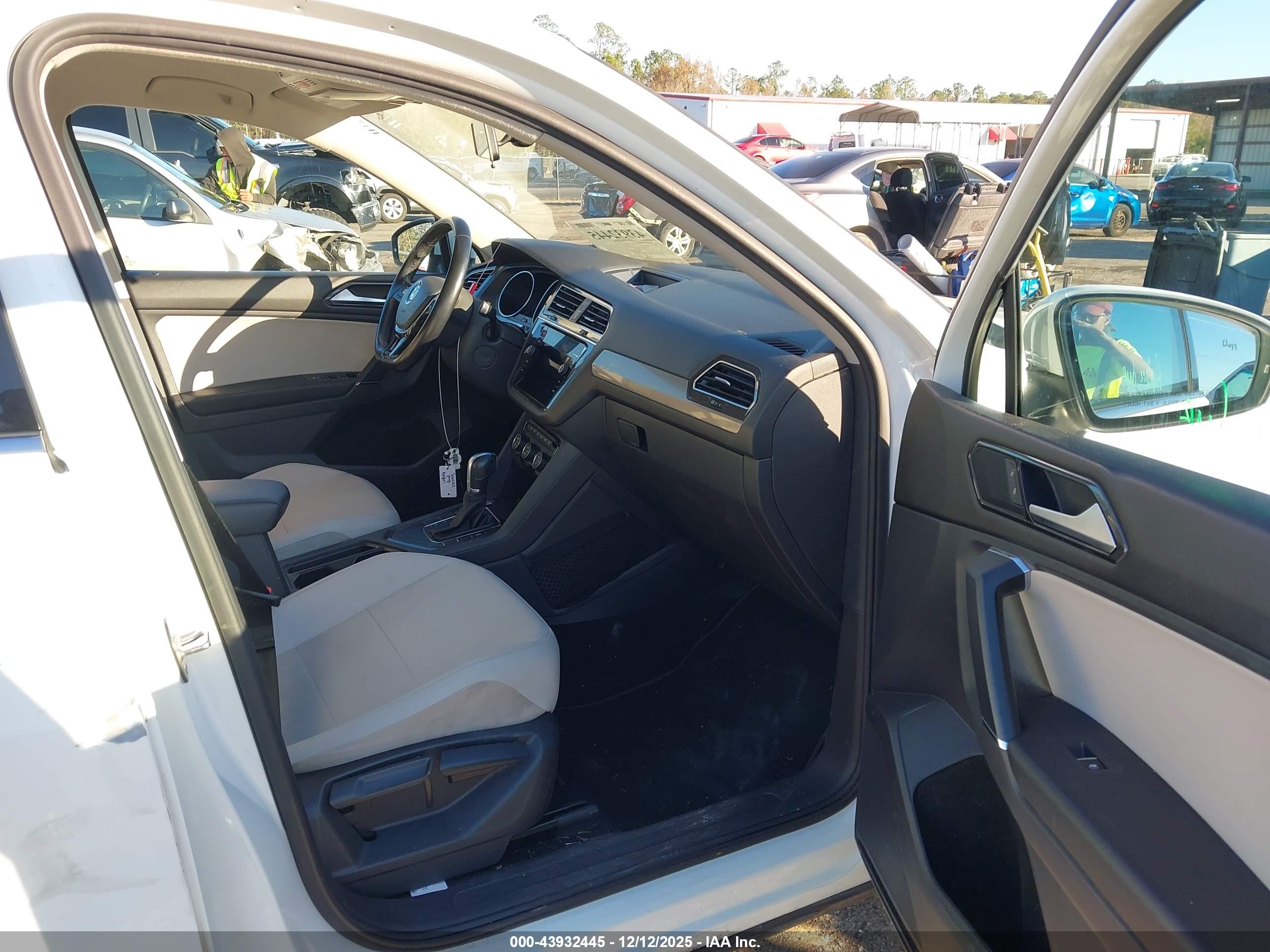 VOLKSWAGEN TIGUAN image 5