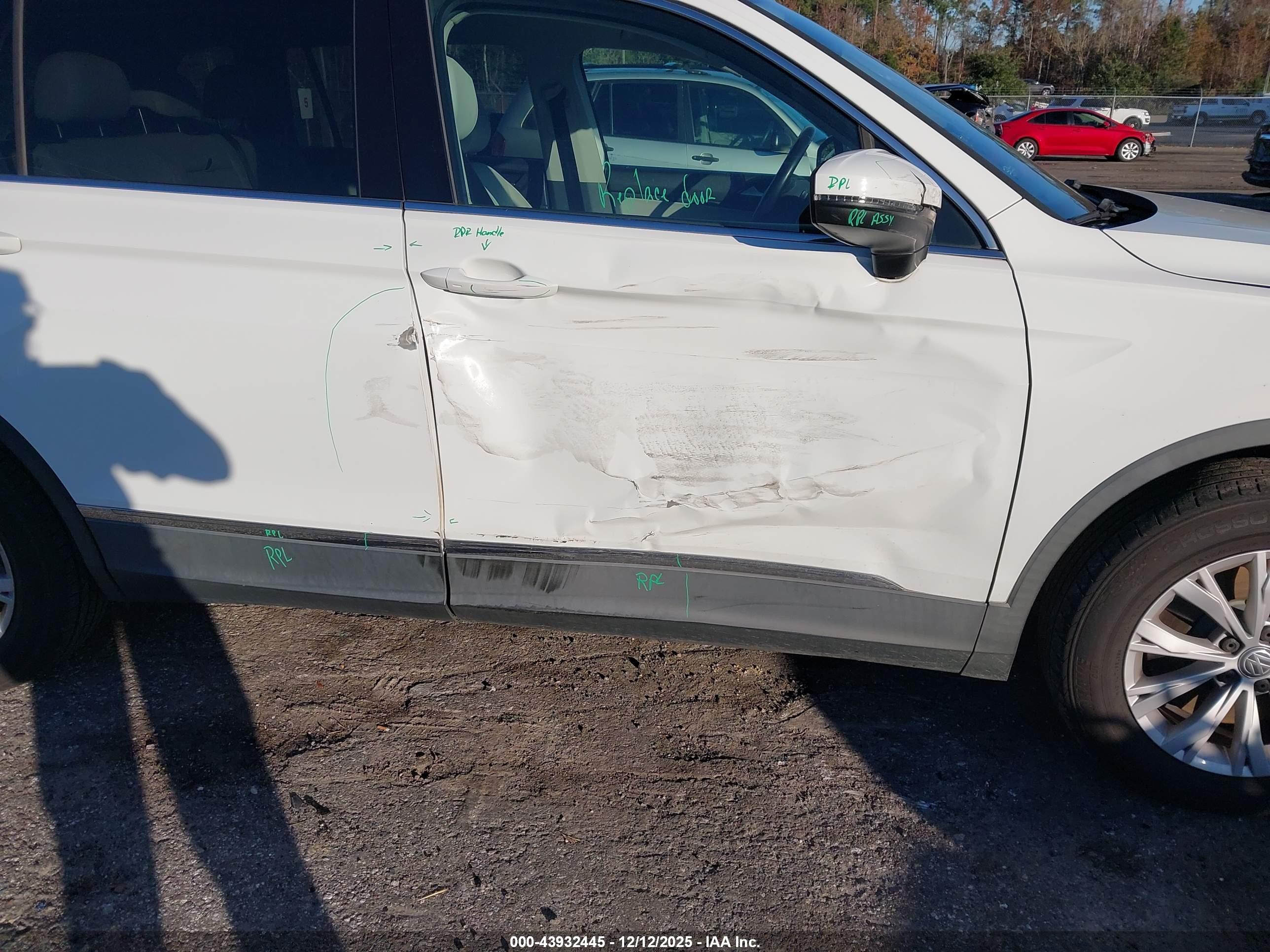 VOLKSWAGEN TIGUAN image 6
