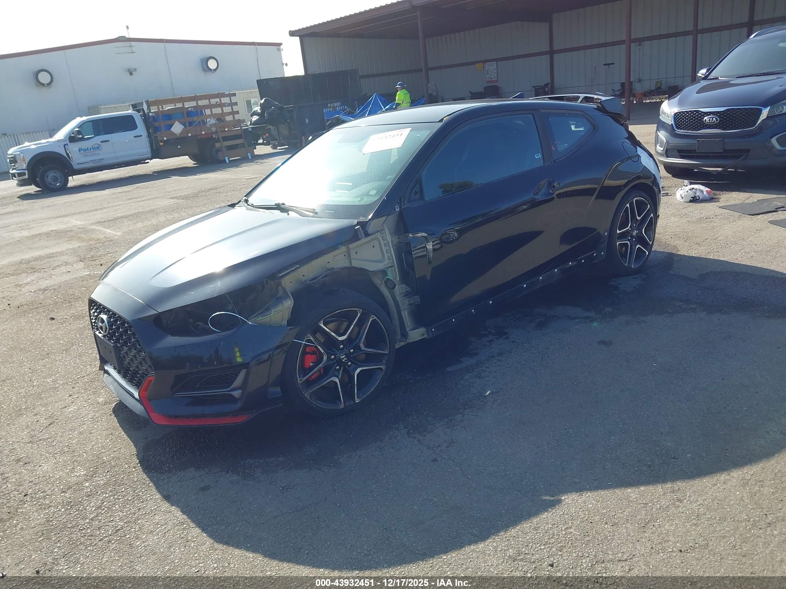 HYUNDAI VELOSTER image 2