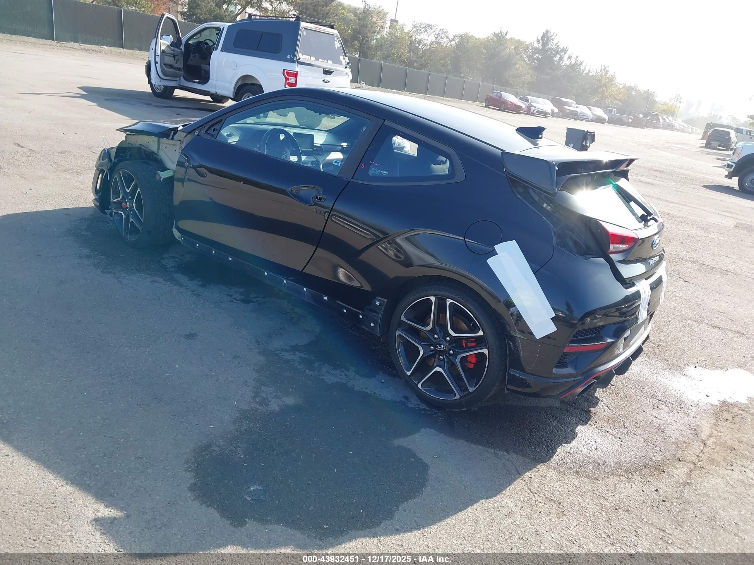 HYUNDAI VELOSTER image 3