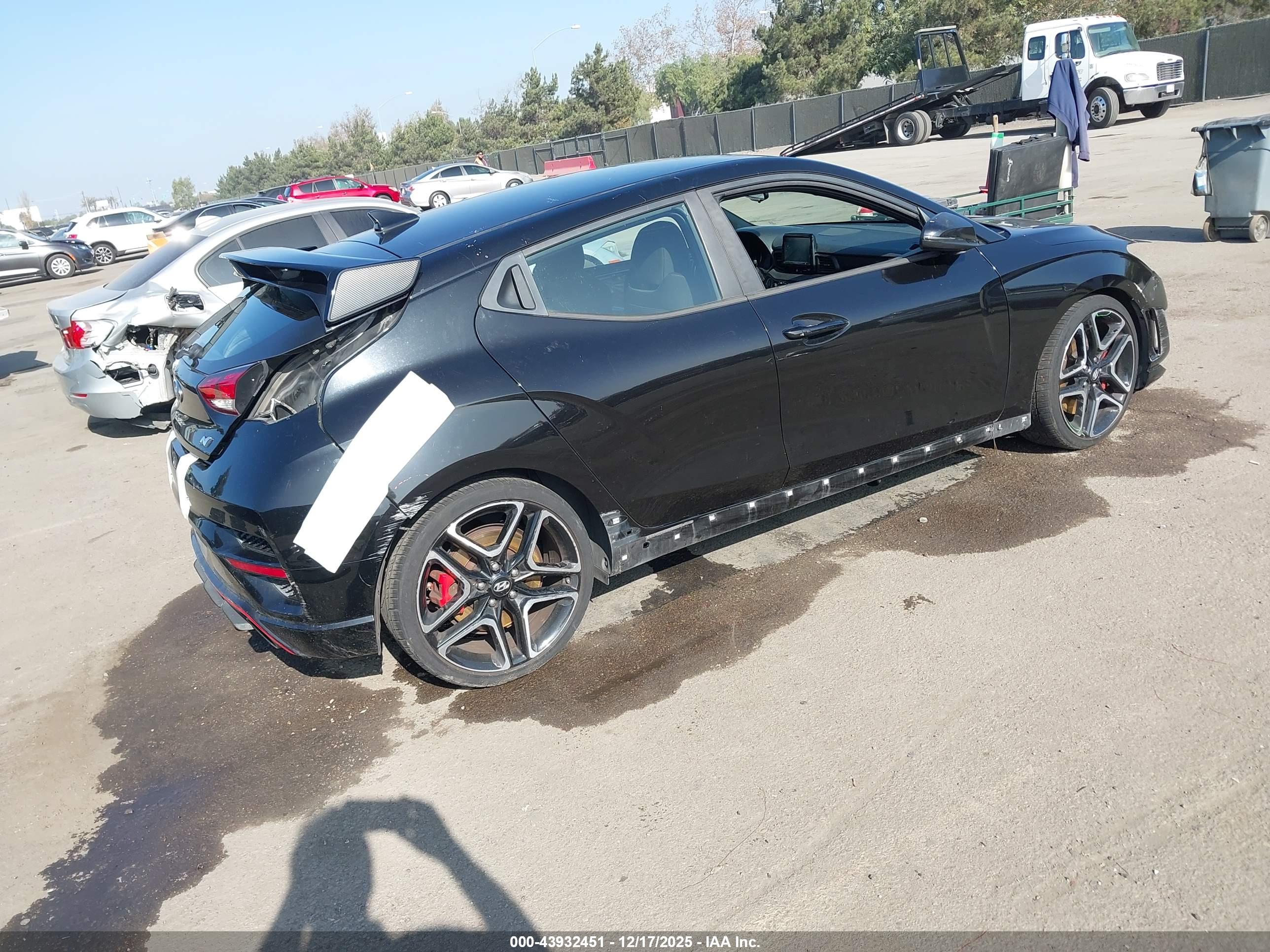HYUNDAI VELOSTER image 4