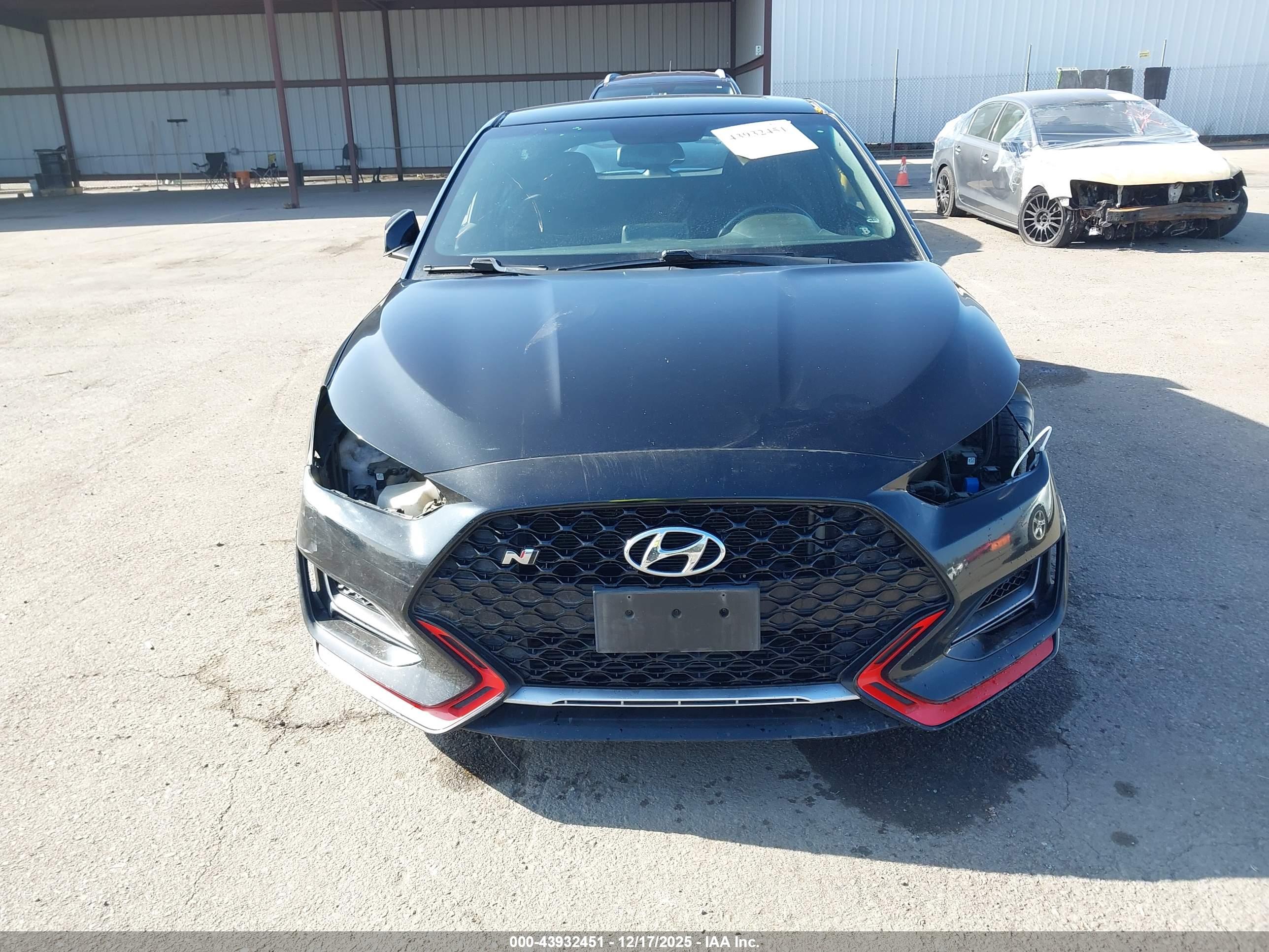 HYUNDAI VELOSTER image 6