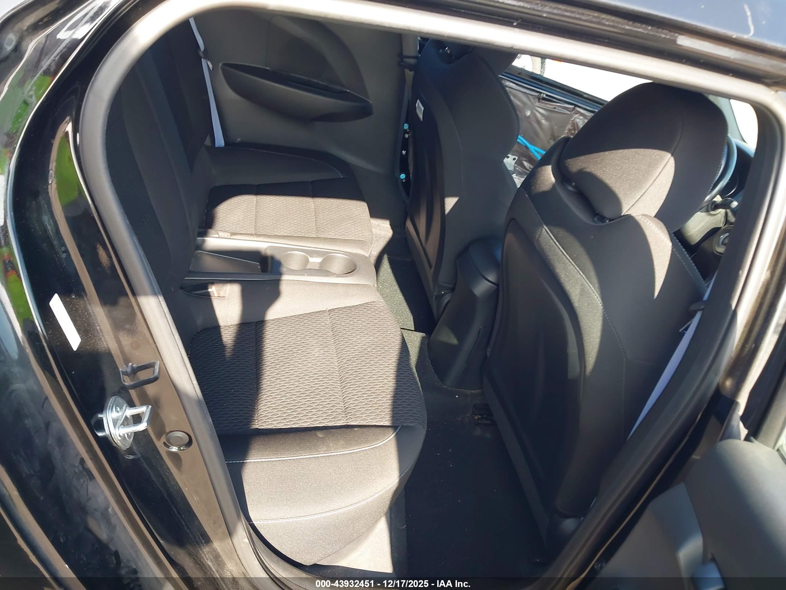 HYUNDAI VELOSTER image 8