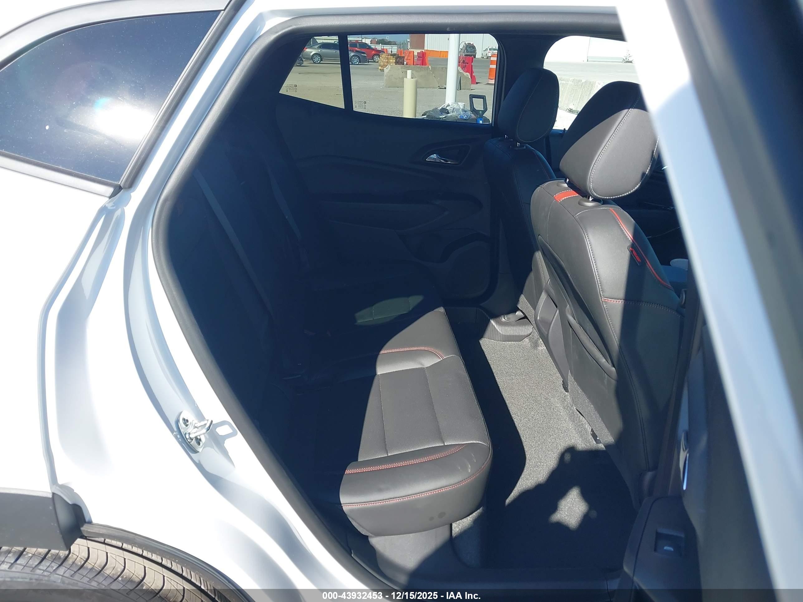 CHEVROLET TRAX image 8