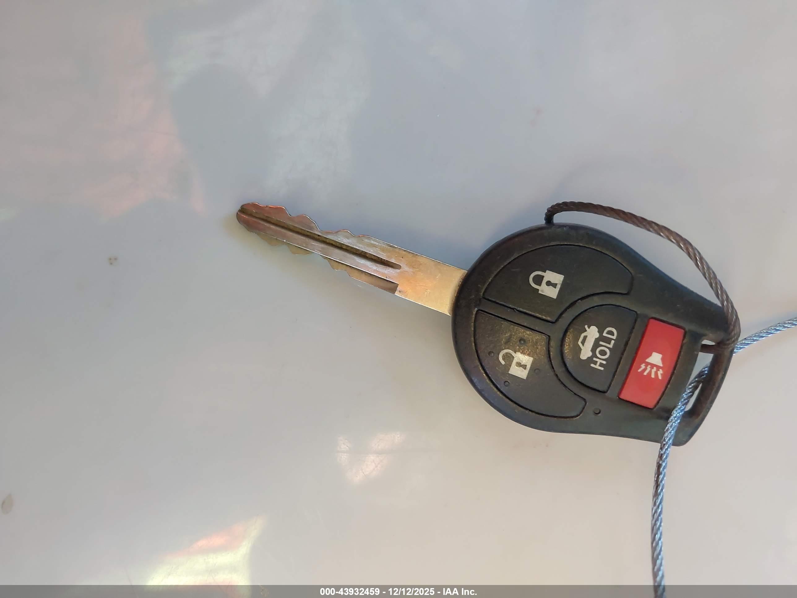 NISSAN VERSA image 11