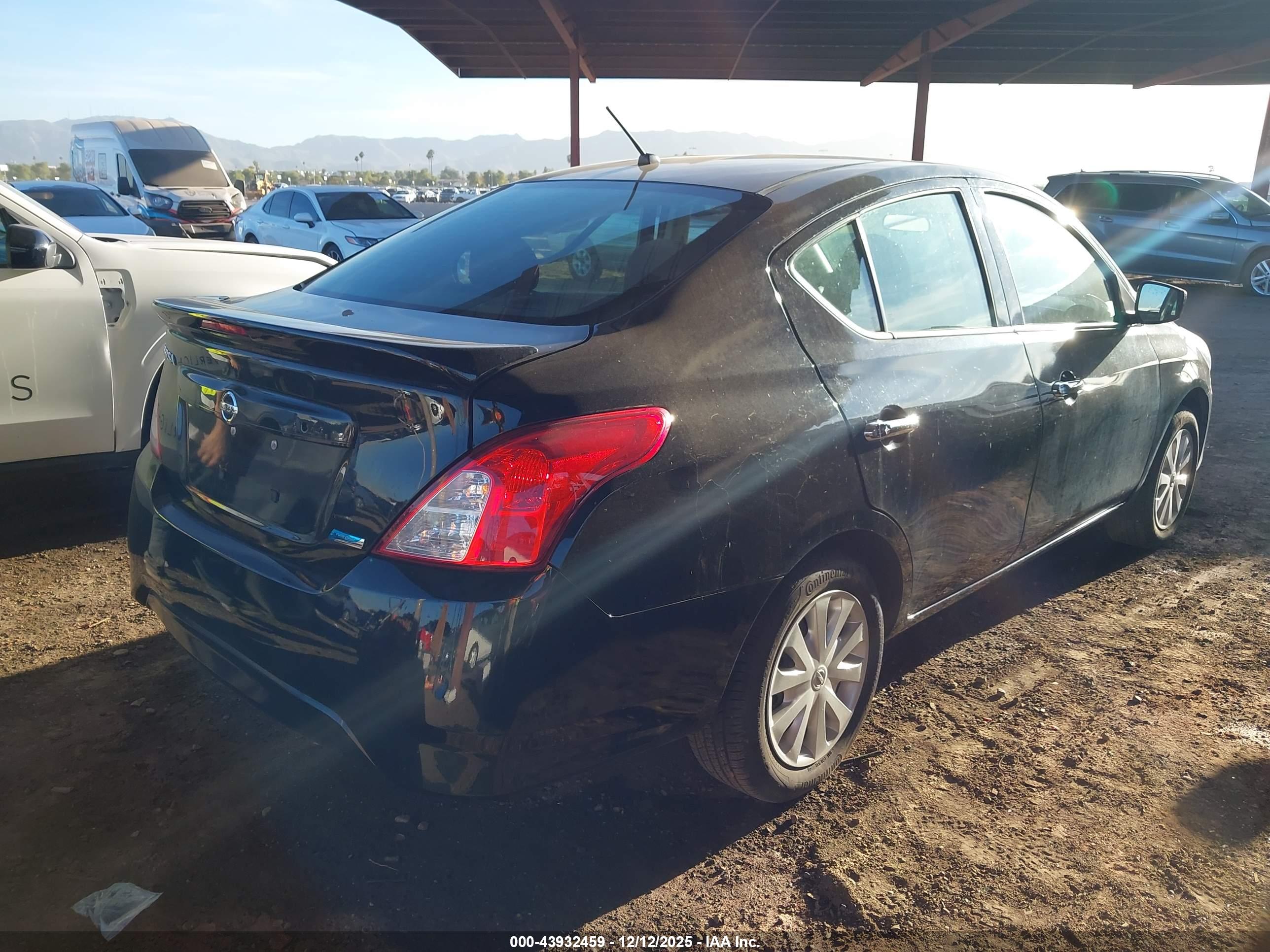NISSAN VERSA image 4
