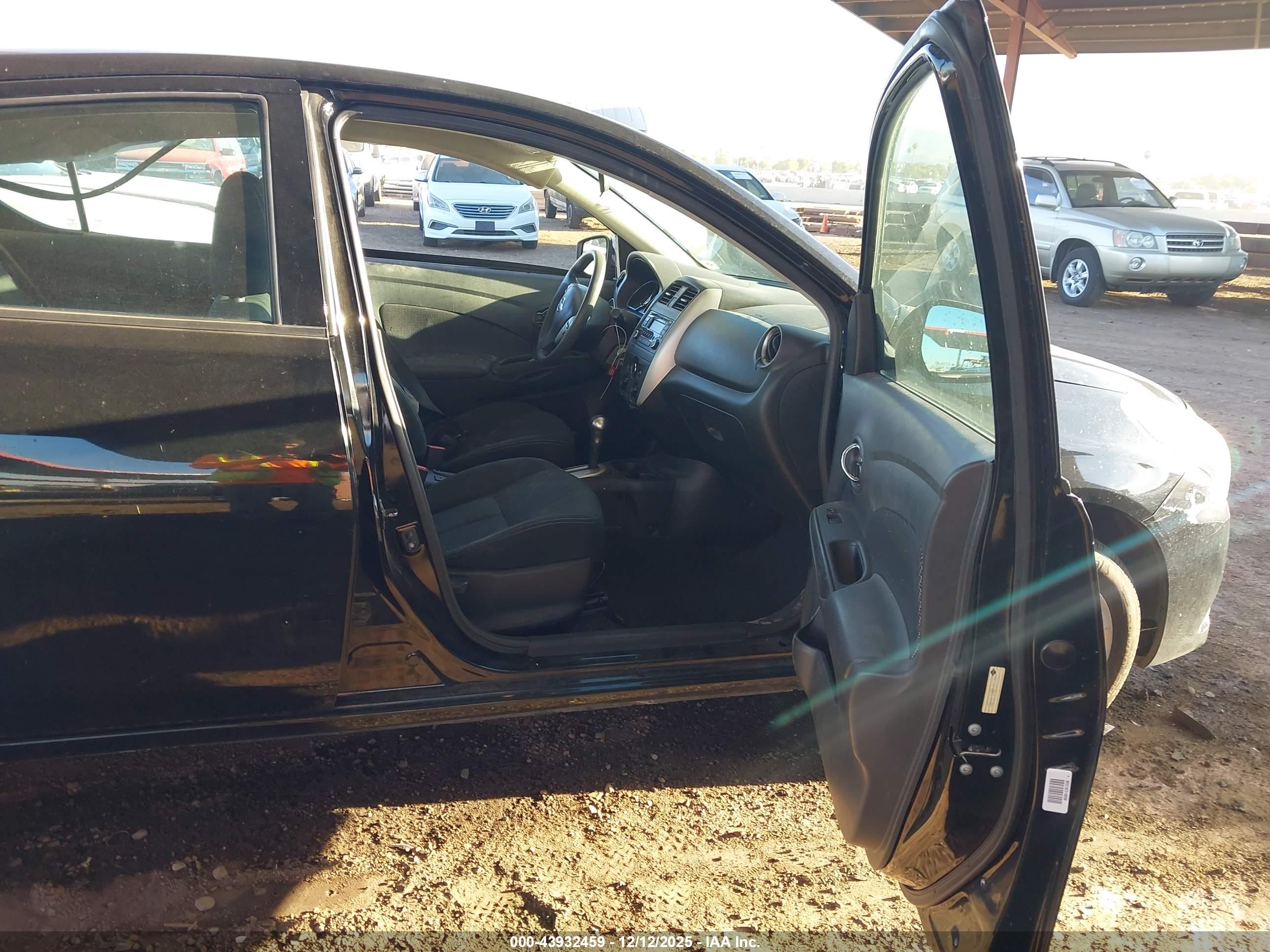 NISSAN VERSA image 5