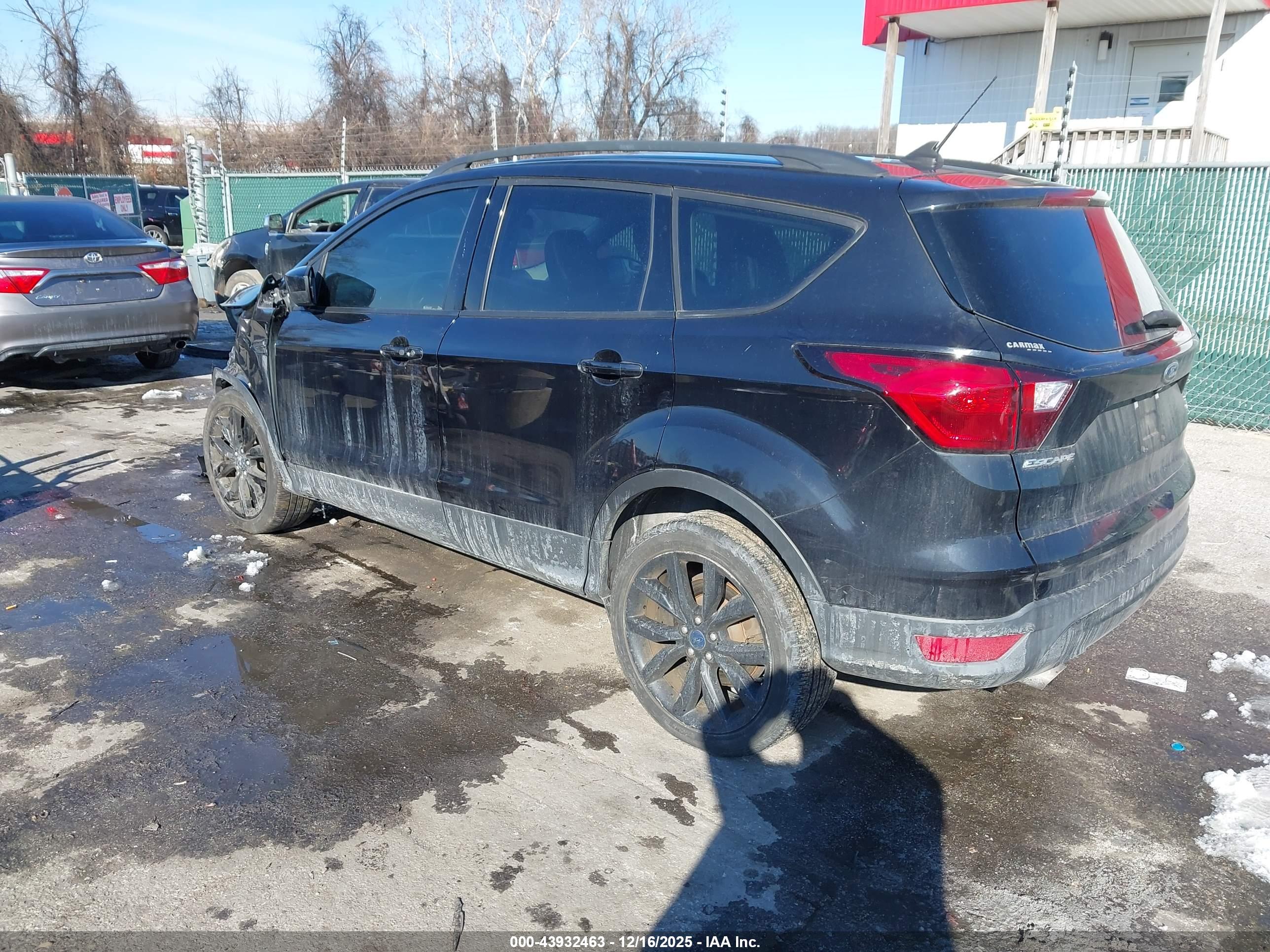 FORD ESCAPE image 3