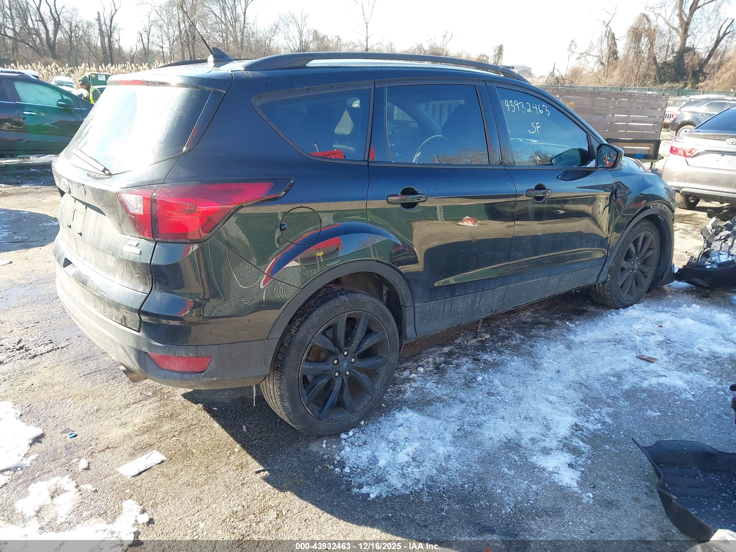 FORD ESCAPE image 4