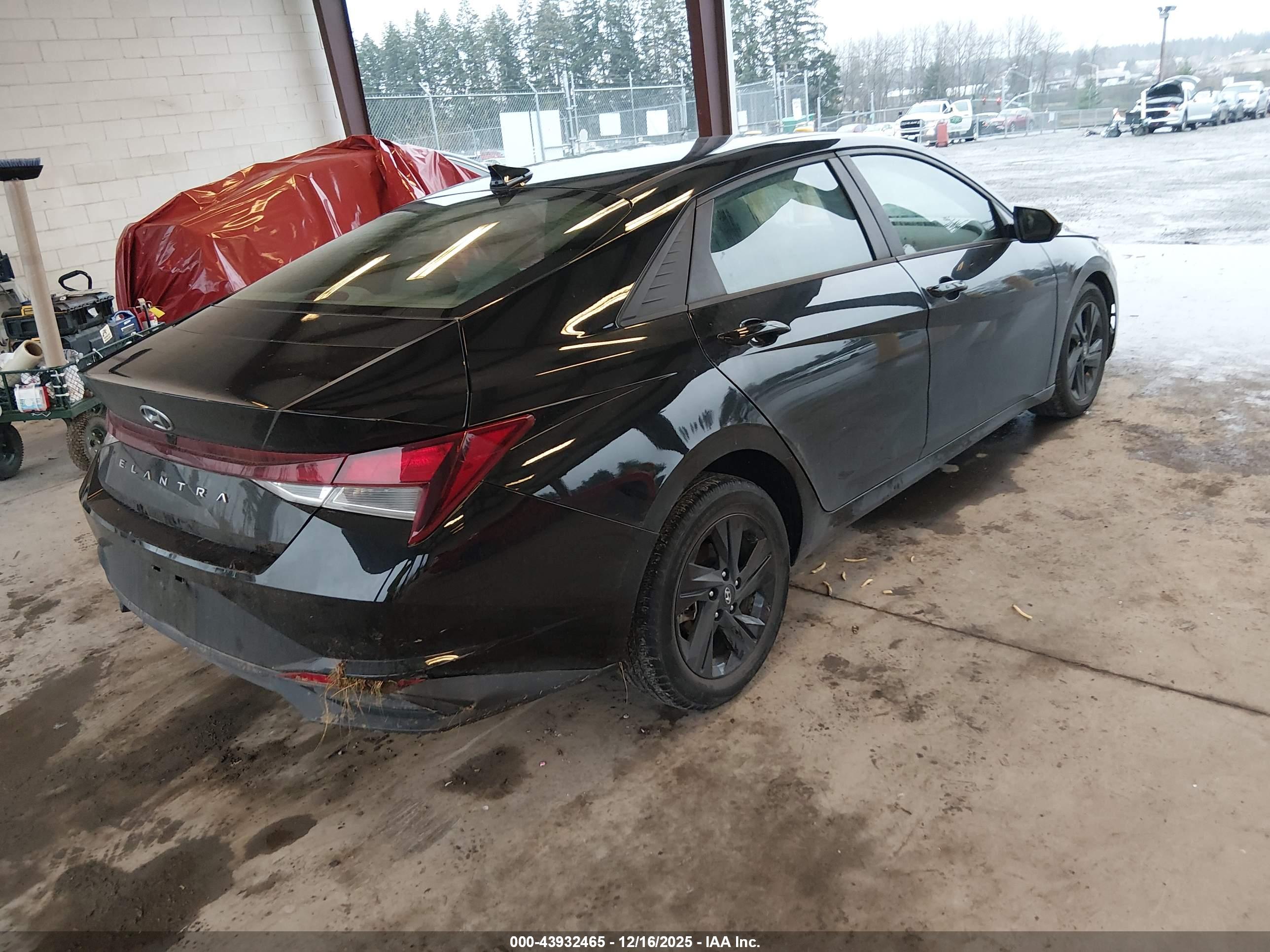 HYUNDAI ELANTRA image 4