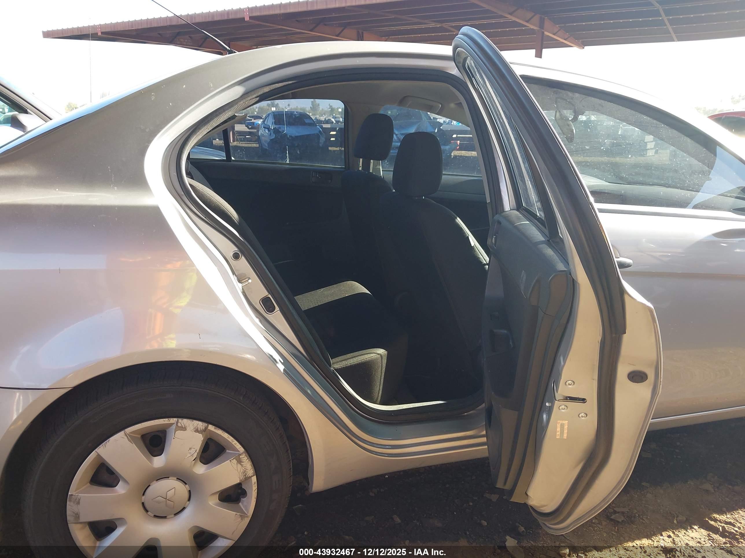 MITSUBISHI LANCER image 8