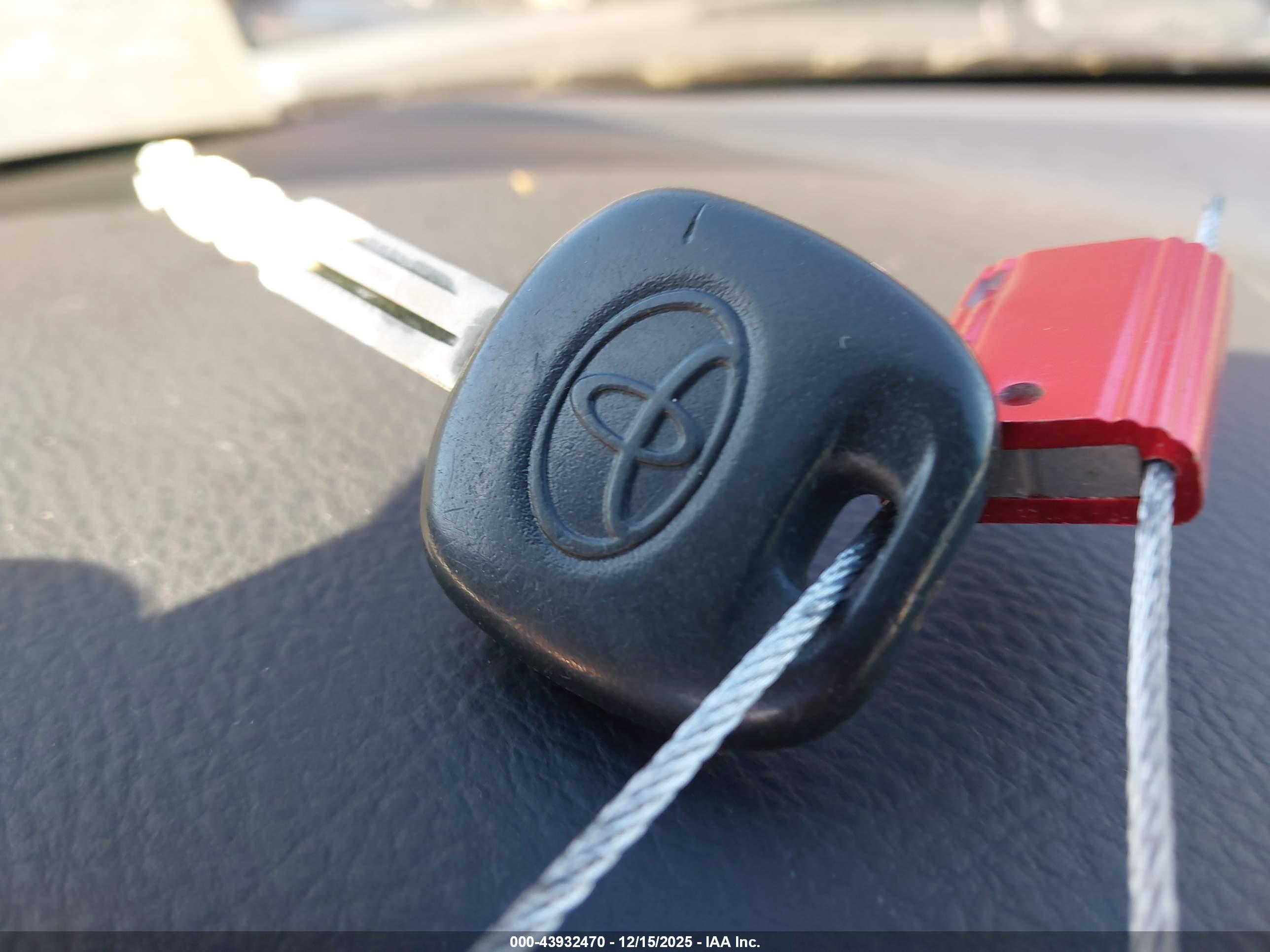 TOYOTA 4RUNNER image 11