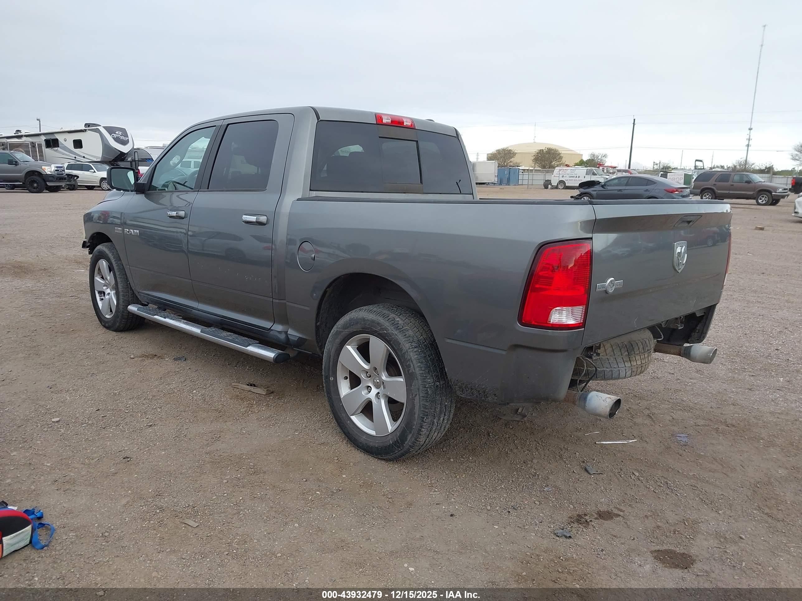 DODGE RAM image 3