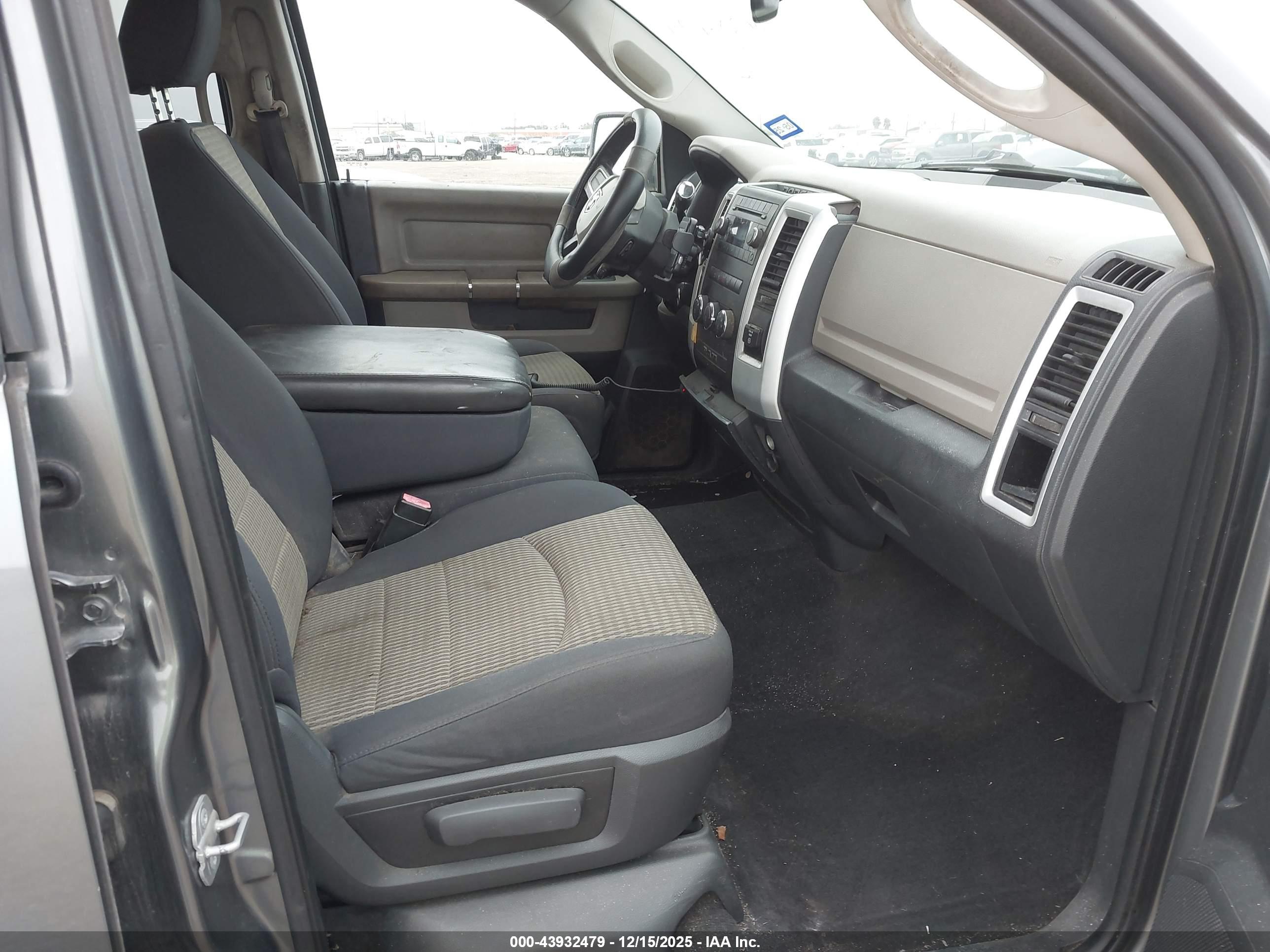 DODGE RAM image 5