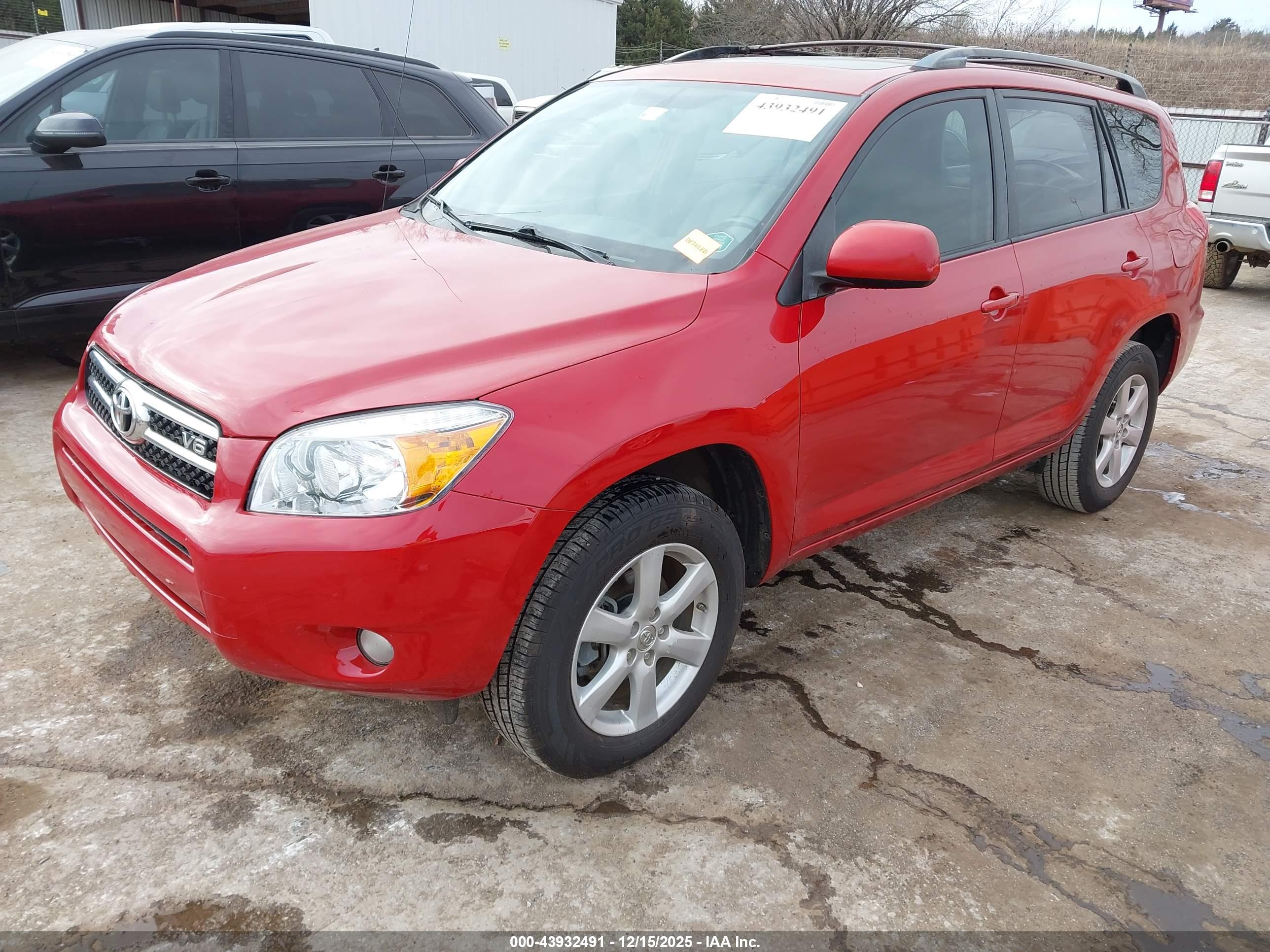 TOYOTA RAV4 image 2