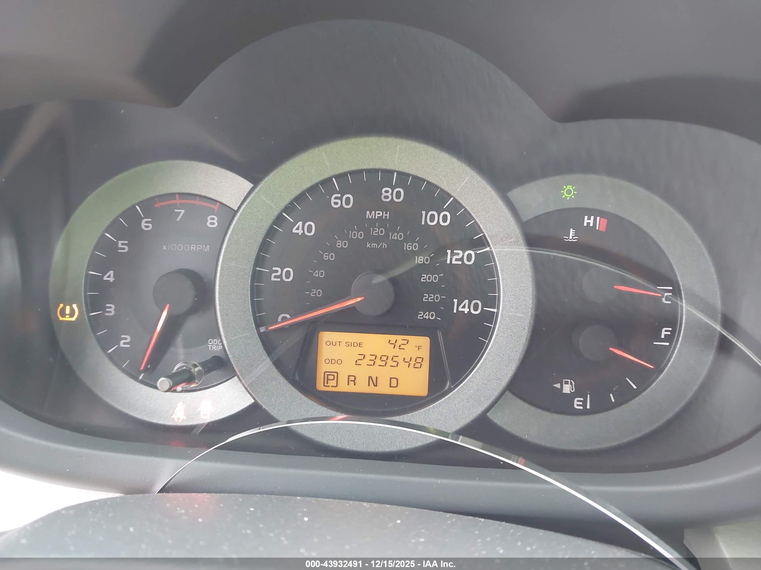 TOYOTA RAV4 image 7