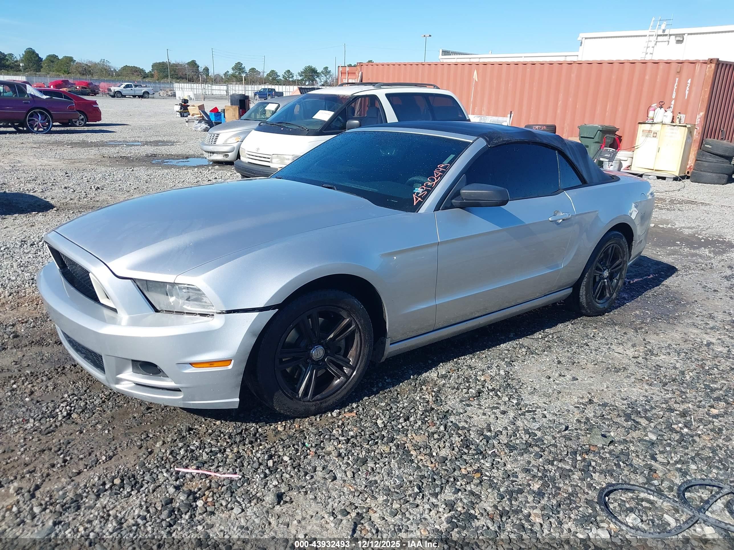 FORD MUSTANG image 2